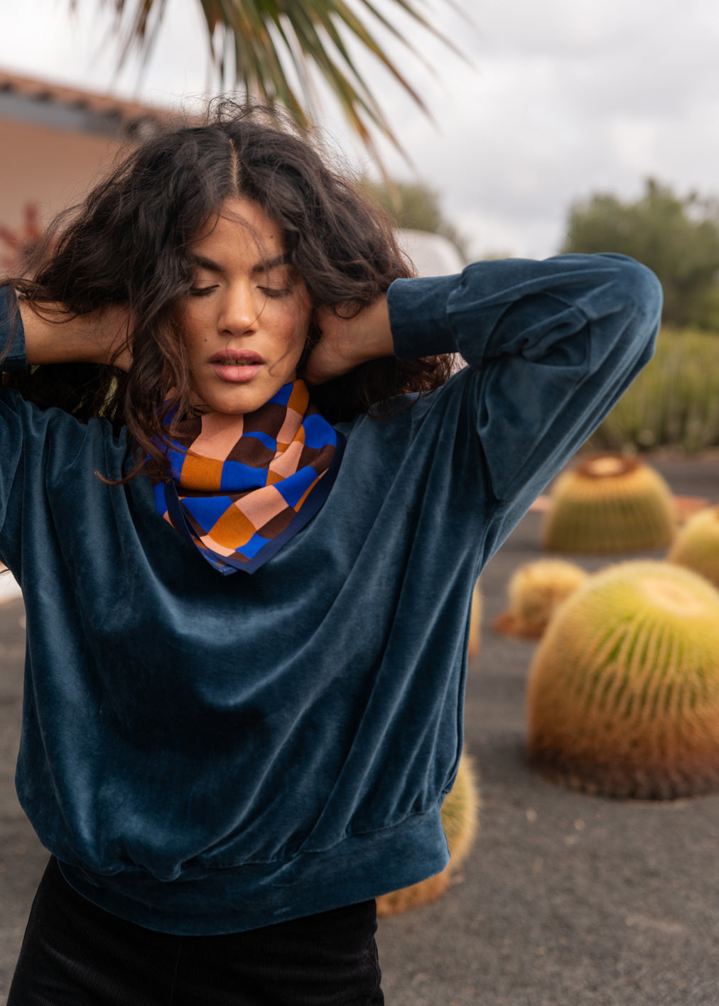 Velvet sweater in dark blue