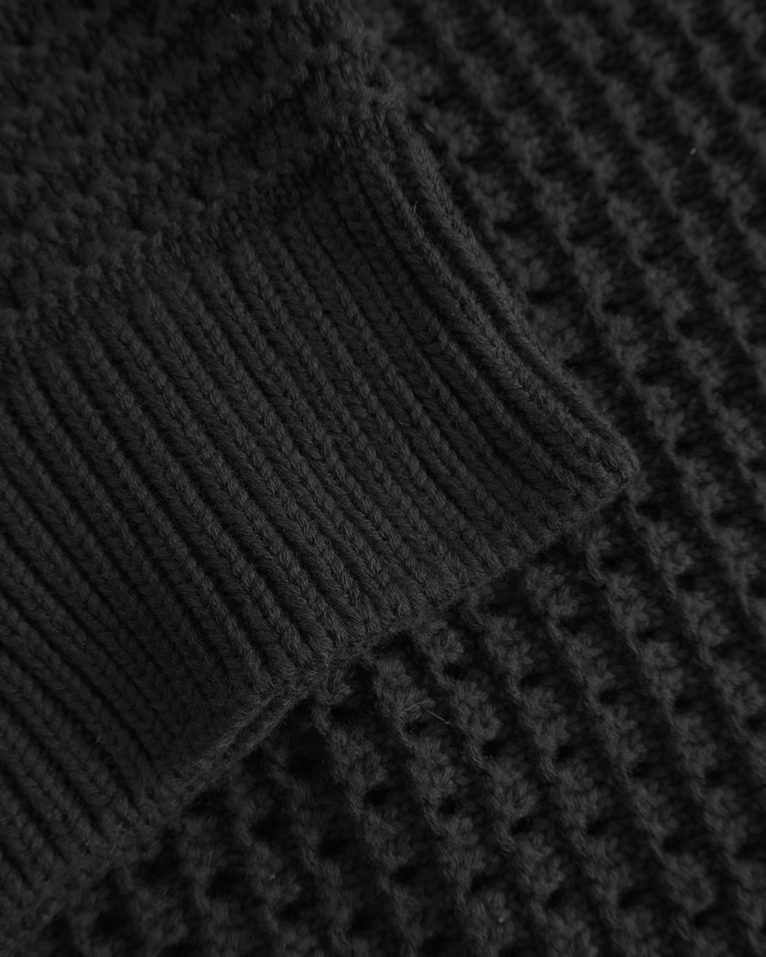 Schwarze Strickweste aus 100% Bio-Baumwolle von Rotholz
