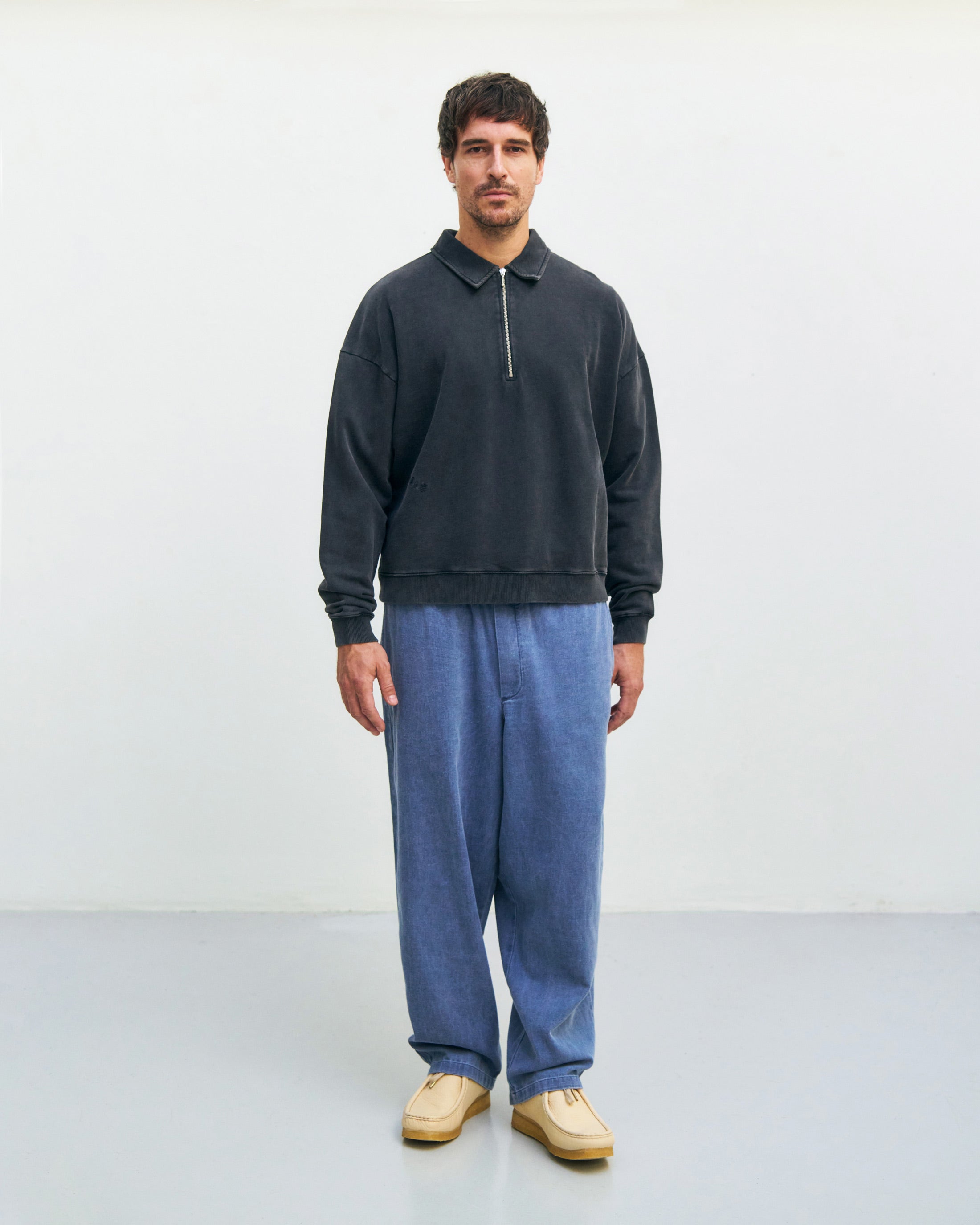 Schwarzes Sweatshirt aus 100% Bio-Baumwolle von Rotholz