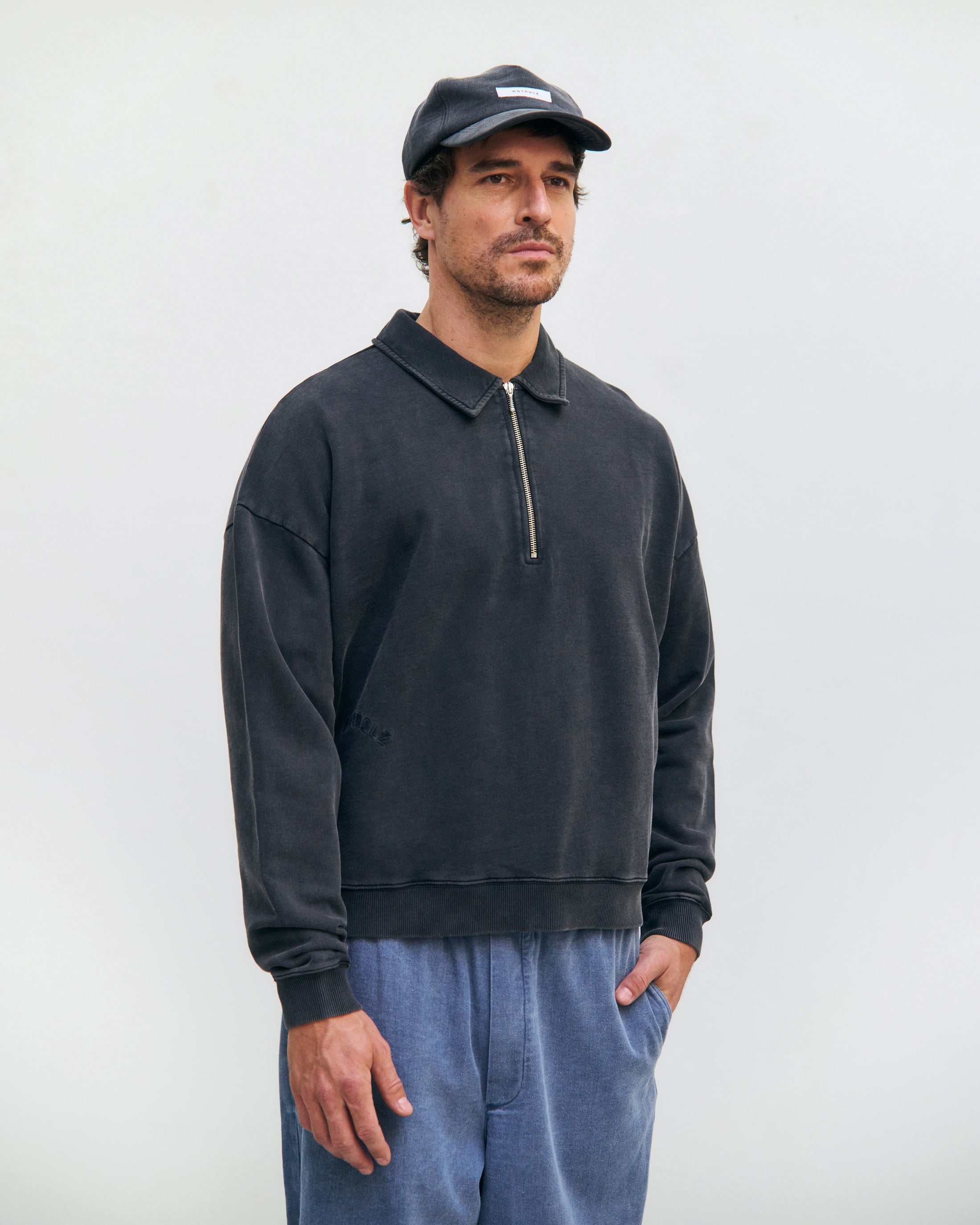 Schwarzes Sweatshirt aus 100% Bio-Baumwolle von Rotholz