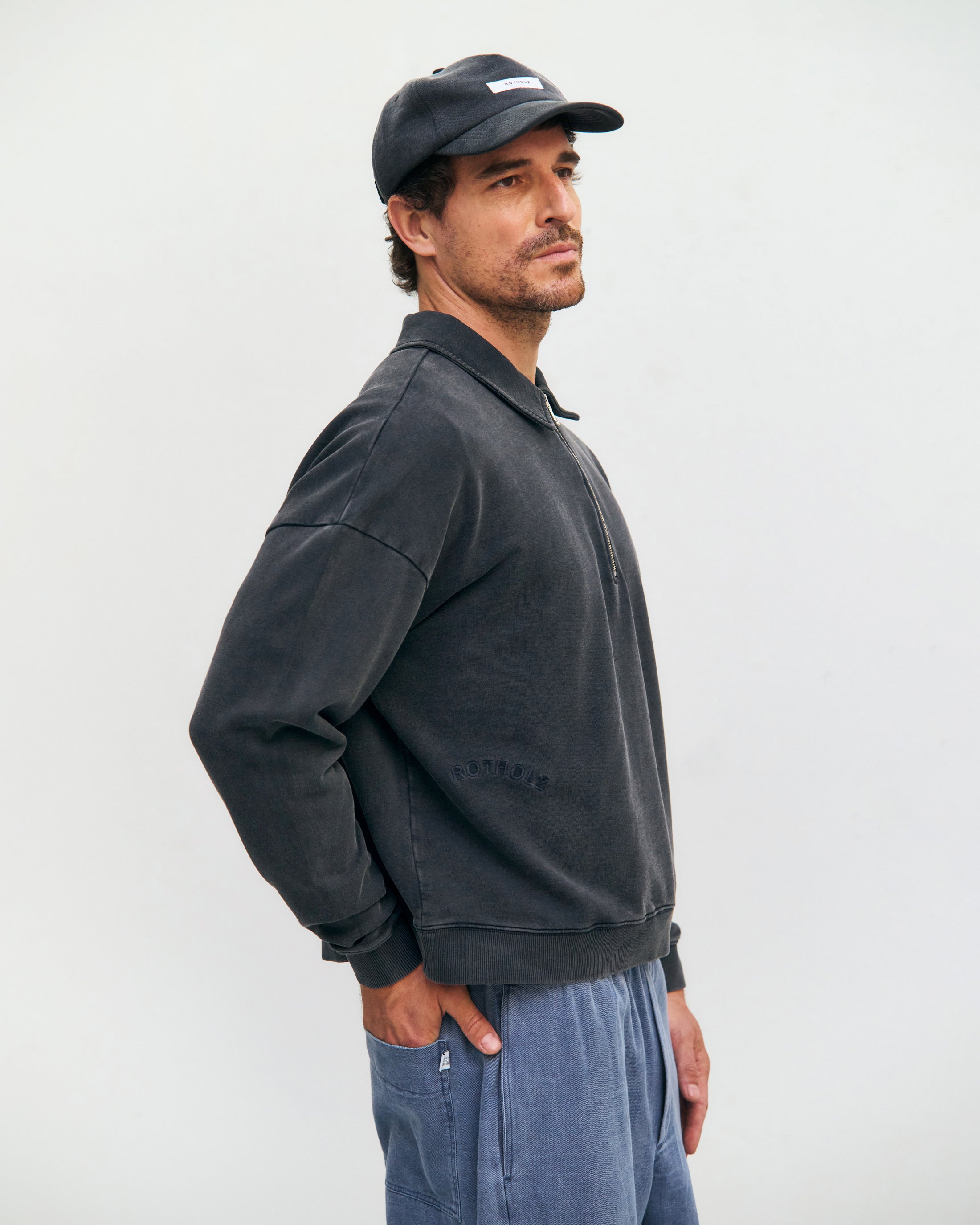 Schwarzes Sweatshirt aus 100% Bio-Baumwolle von Rotholz