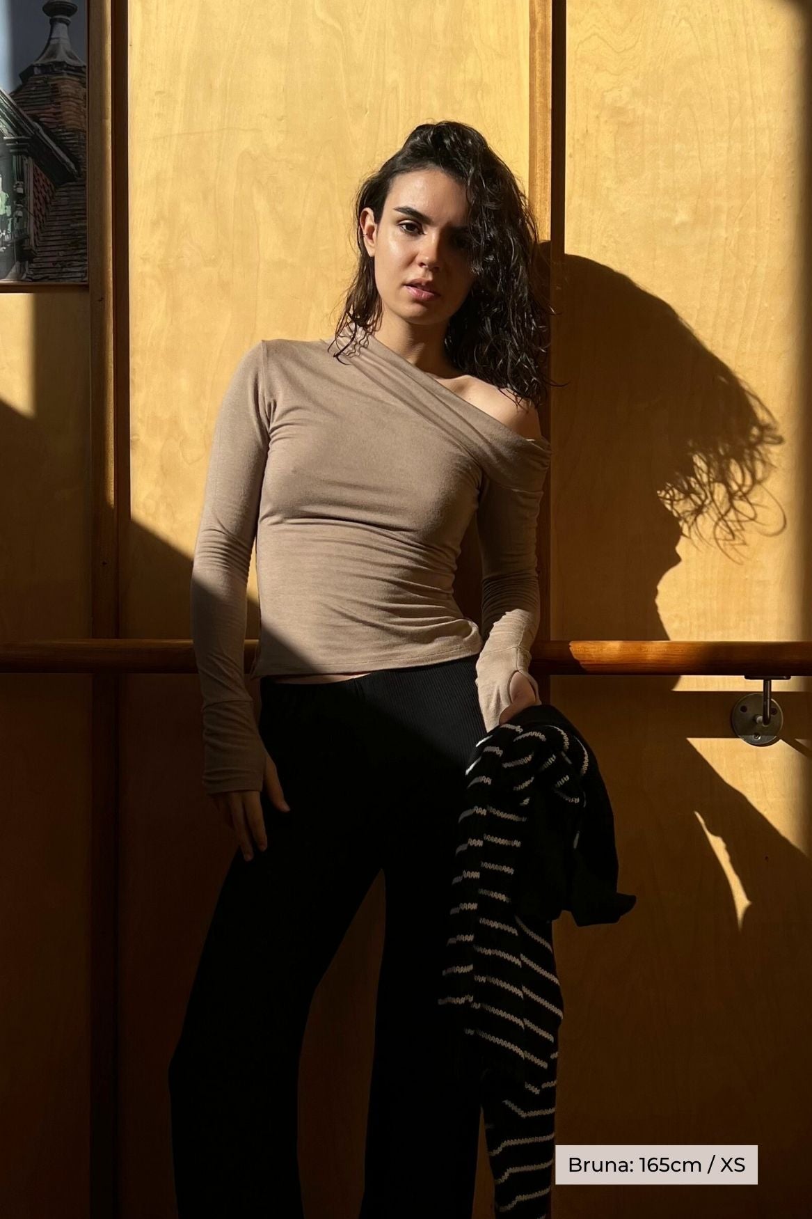 Asymmetrical Longsleeve Micro Modal – Taupe Brown von Sarah Soleigh