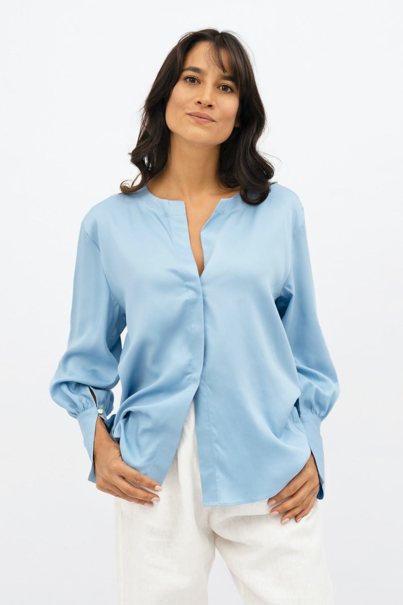 Hellblaue, langärmlige Bluse Cap Ferret XAC aus 100% Tencel von 1 People