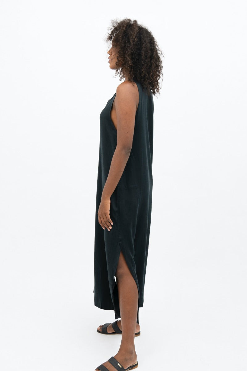 Schwarzes Maxi-Kleid Capri PRJ aus 100% Tencel von 1 People
