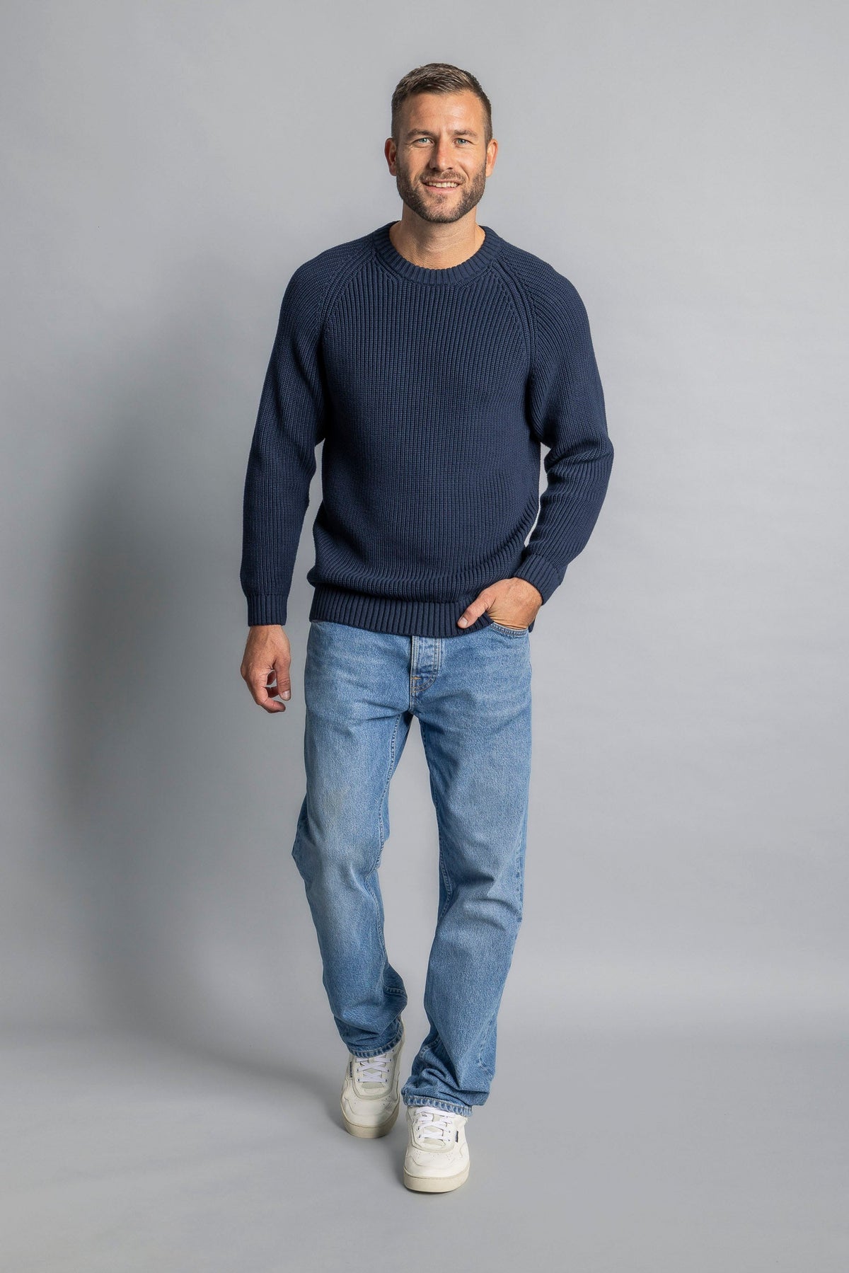 Heavy Knit Crewneck aus 100% Bio Baumwolle in blau von DIRTS