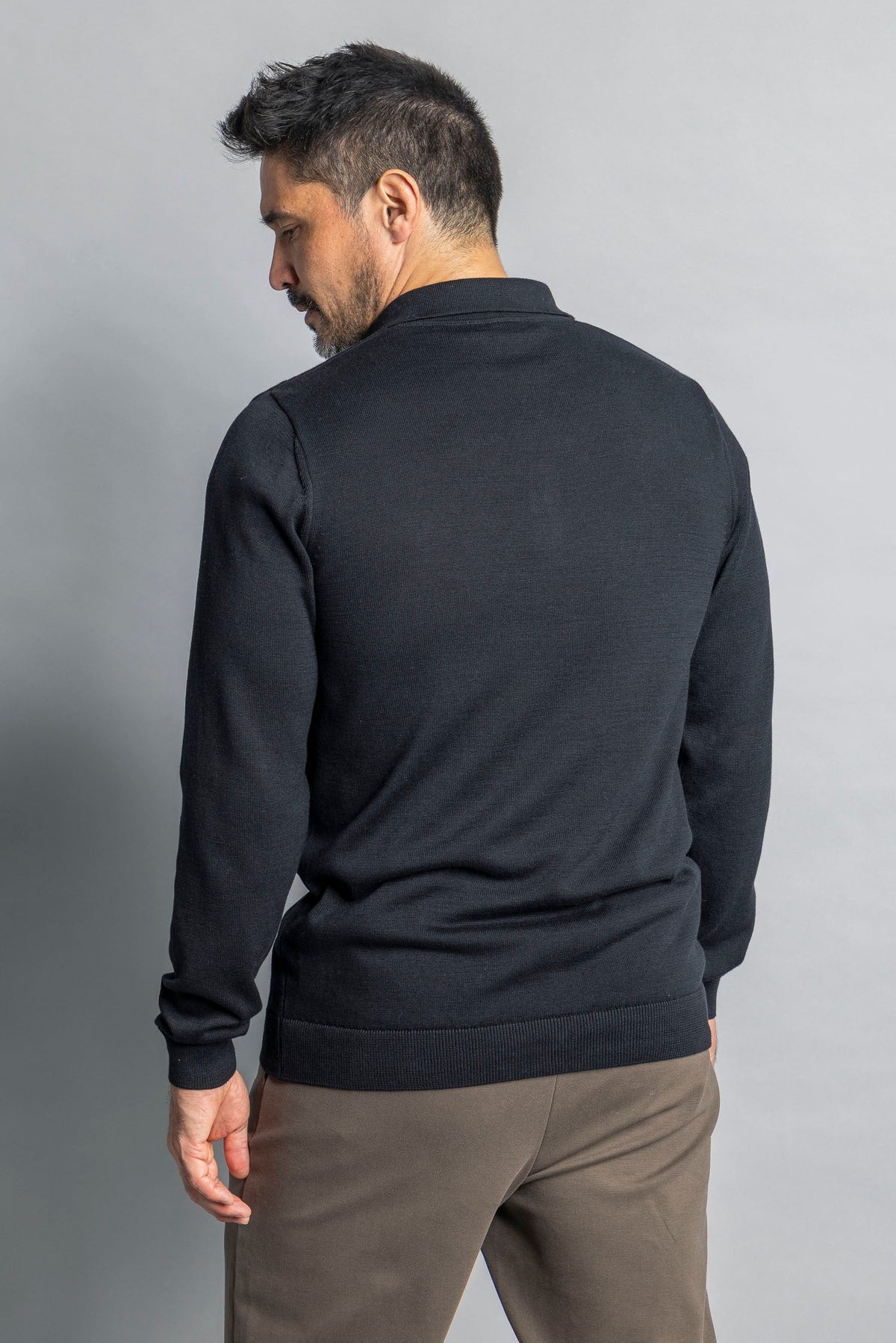 Knit Polo Longsleeve aus 100% Bio Baumwolle in schwarz von DIRTS