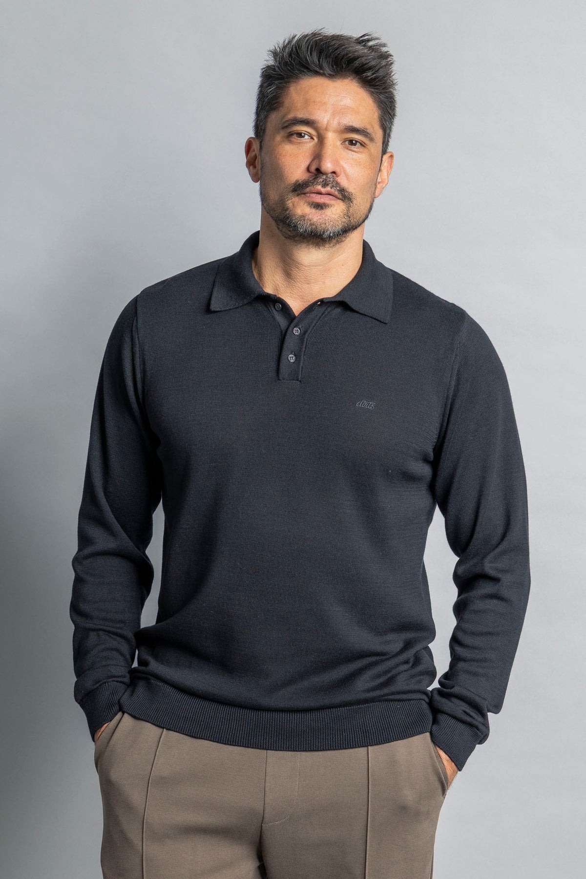 Knit Polo Longsleeve aus 100% Bio Baumwolle in schwarz von DIRTS