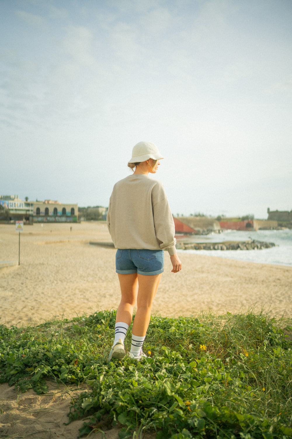Beige oversized sweater made from 100% organic cotton by Dirts