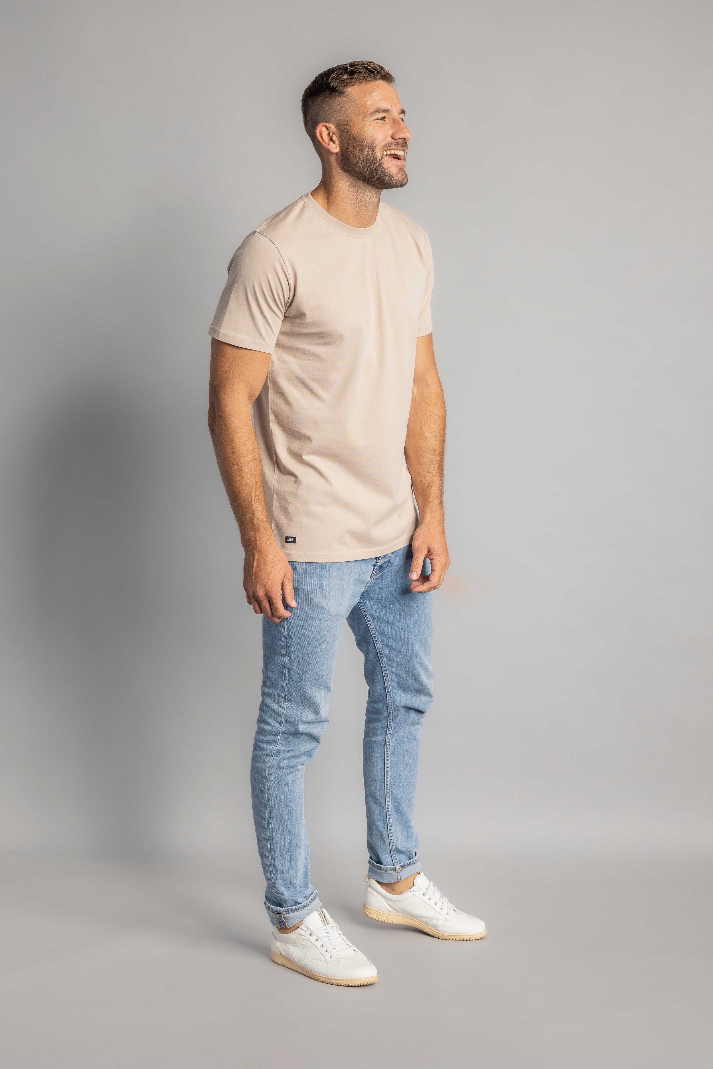 Premium Blank T-Shirt SLIM made of organic cotton by Dirts