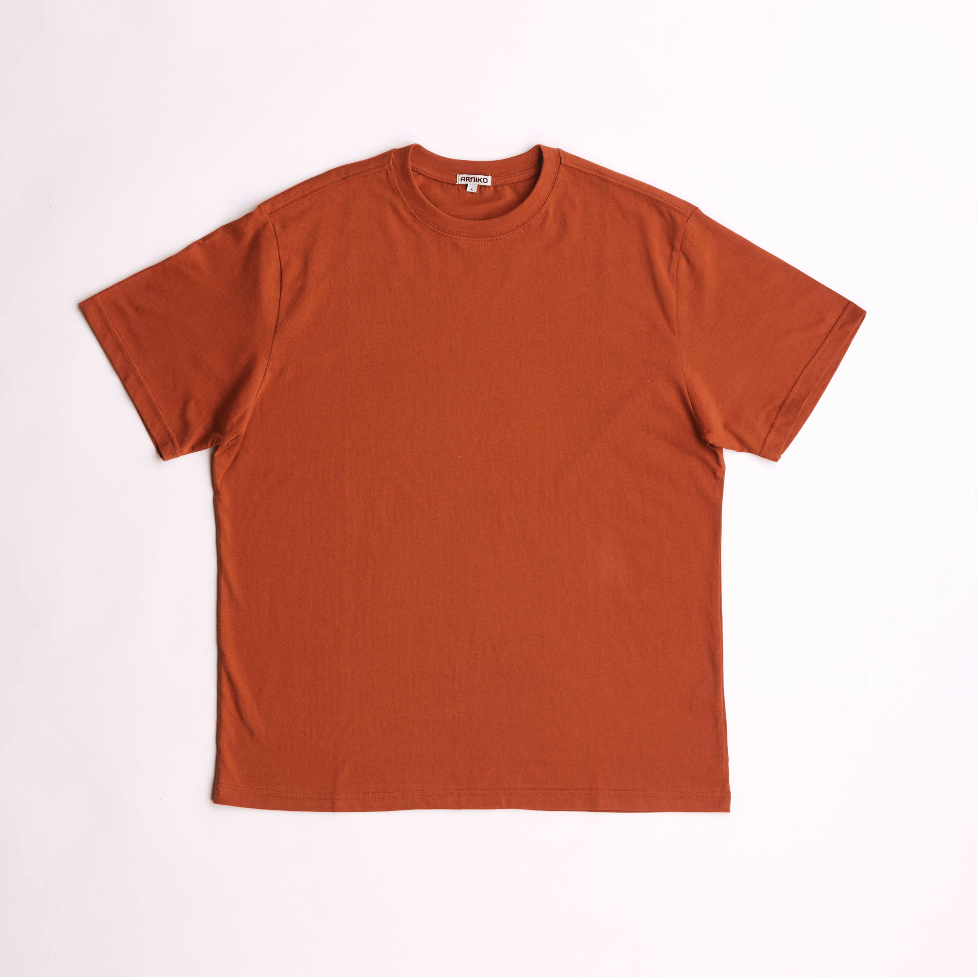 T-Shirt Hari in rostbraun aus Baumwolle von Arniko