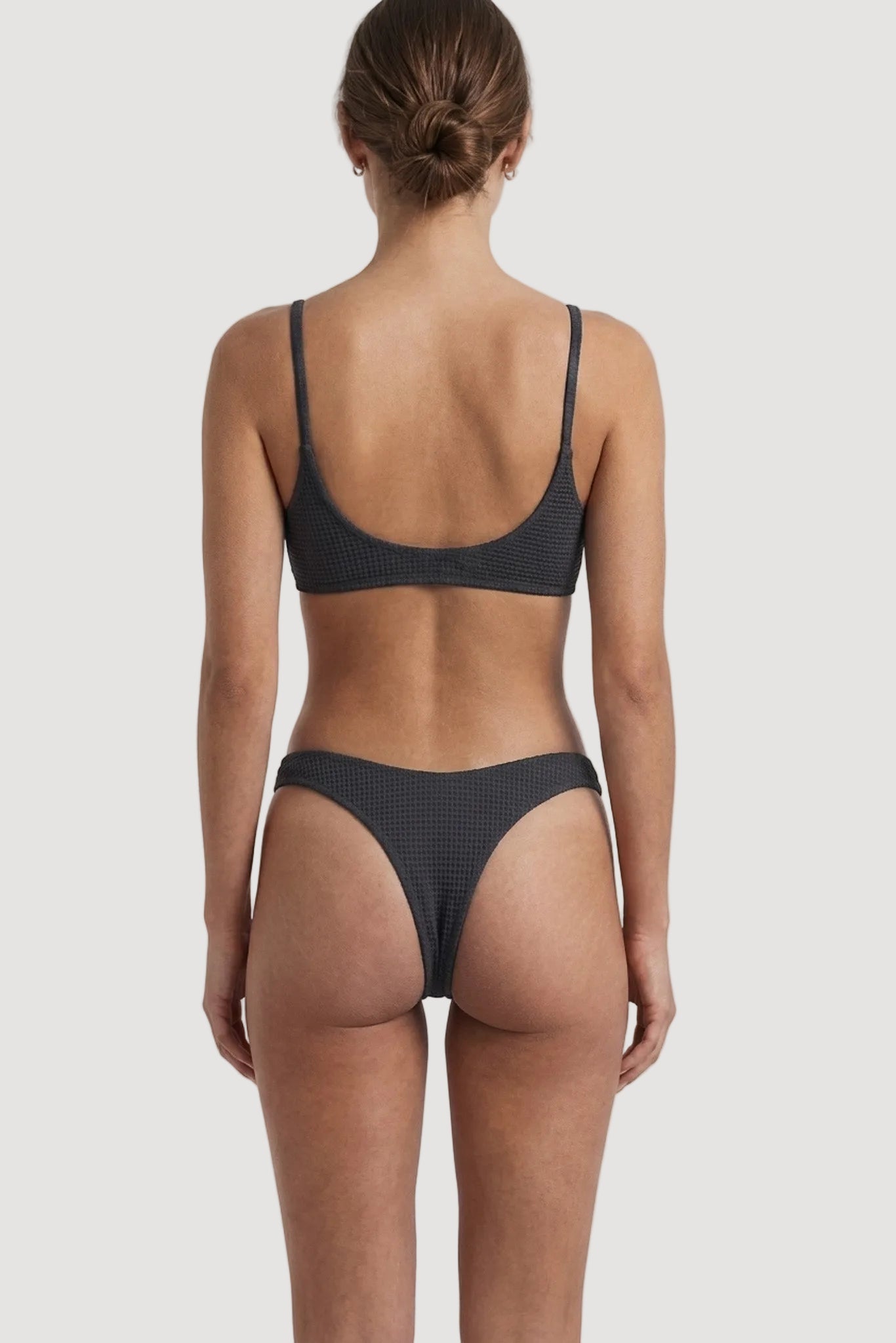 Schwarze Bikinihose Laala aus recyceltem Polyamid von Pura Clothing