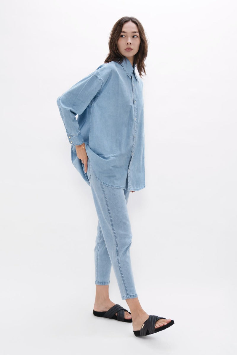 Blue denim blouse Louisiana MSY made of organic cotton by 1 People