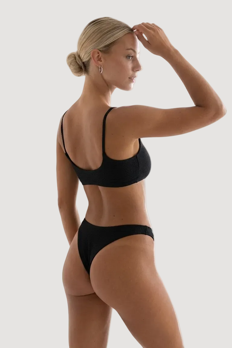 Schwarzes Bikini Top Milea aus recyceltem Polyamid von Pura Clothing