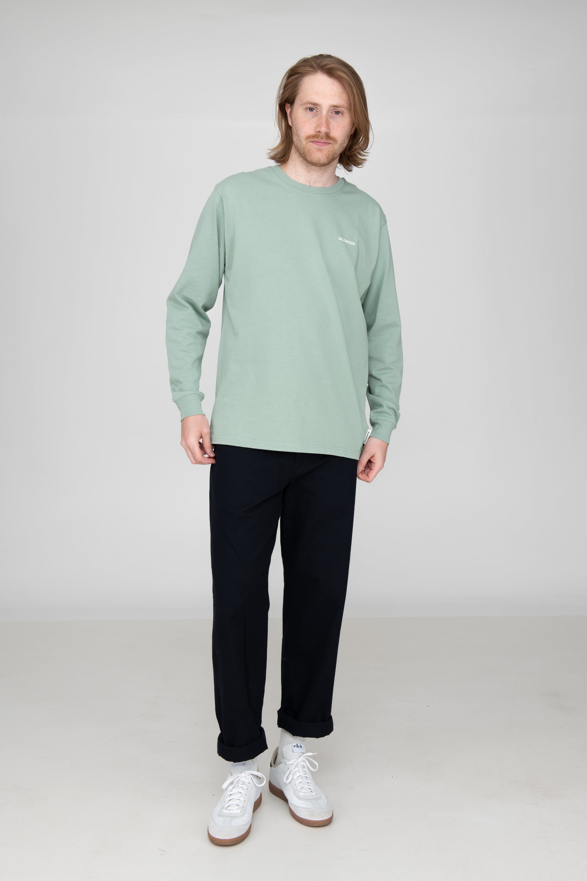 Nachhaltiges Langarmshirt in Salbeigrün aus Bio-Baumwolle von SALZWASSER