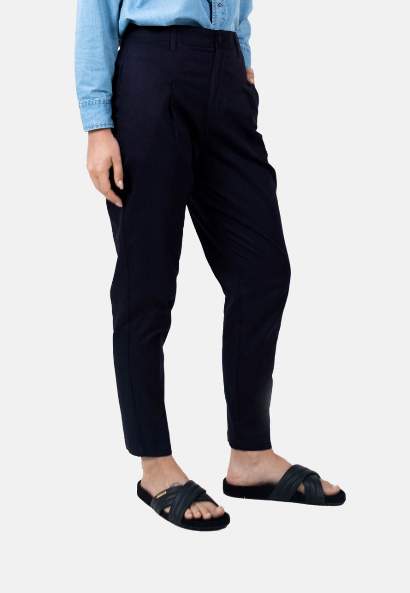 Black Salo QVD trousers made from 100% organic cotton by 1 People