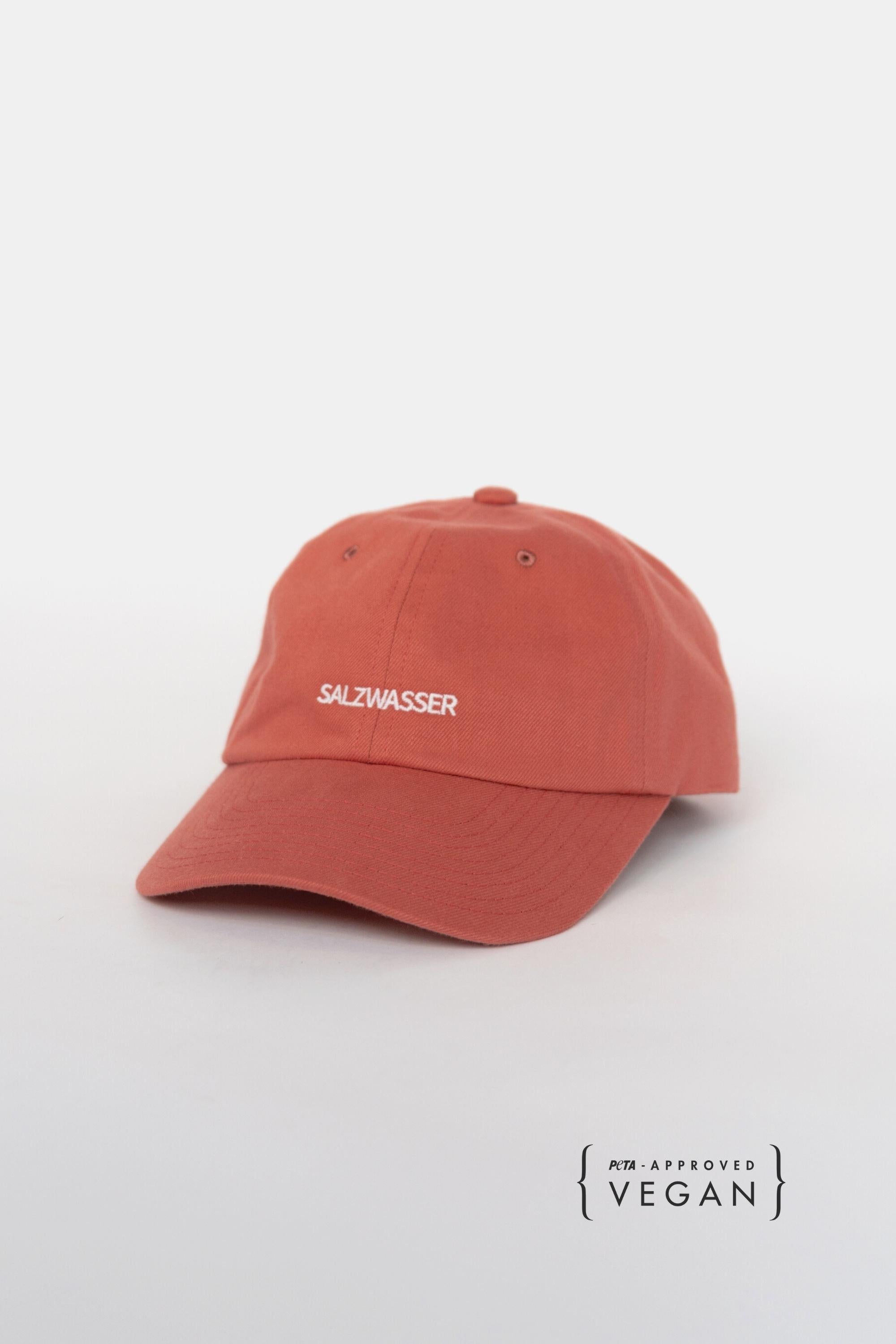 Nachhaltige Cap von SALZWASSER mit Schriftzug in Rot _men _women