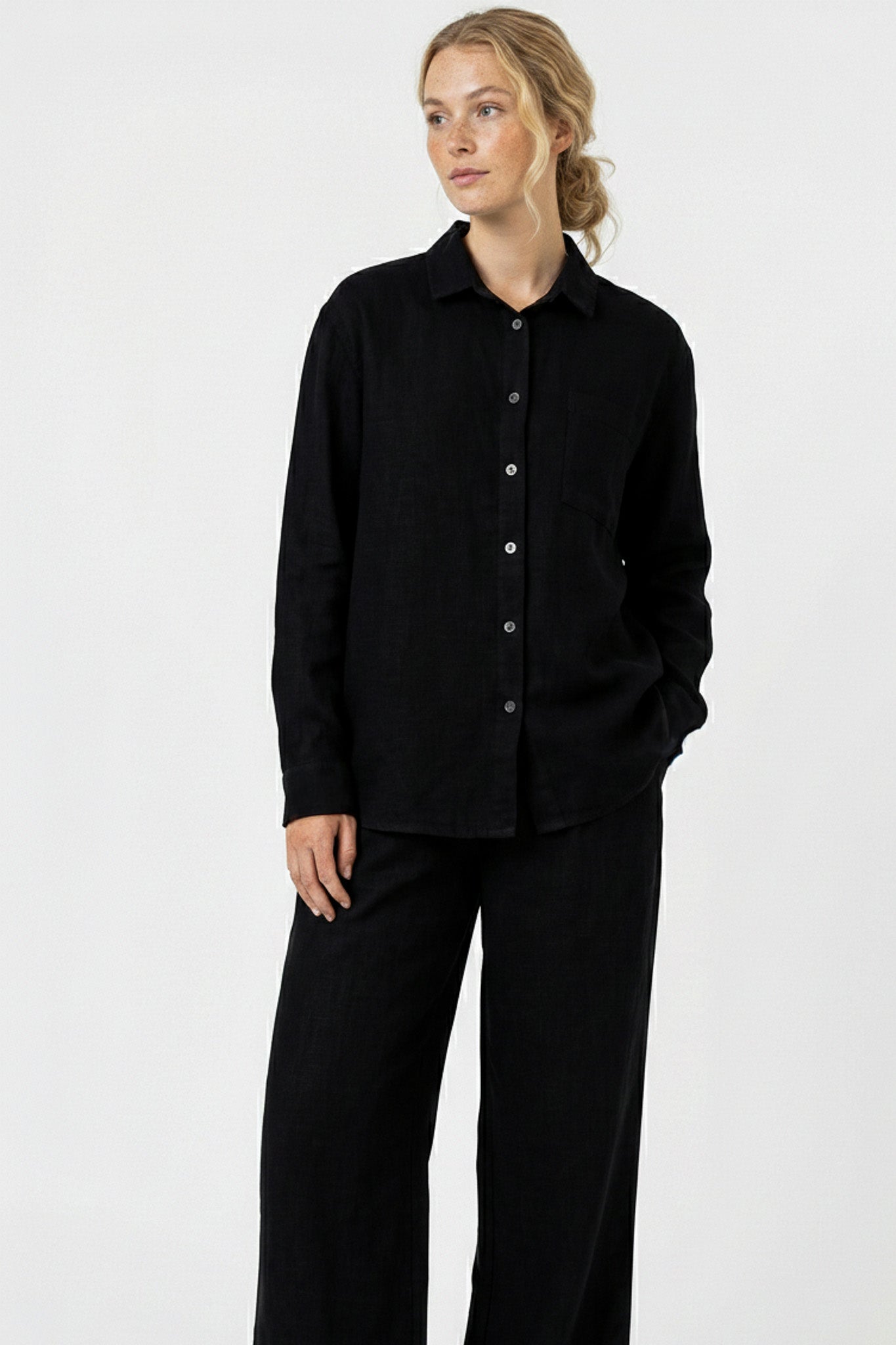 Schwarze Bluse the Ralph aus 100% Bio-Baumwolle von Pura Clothing