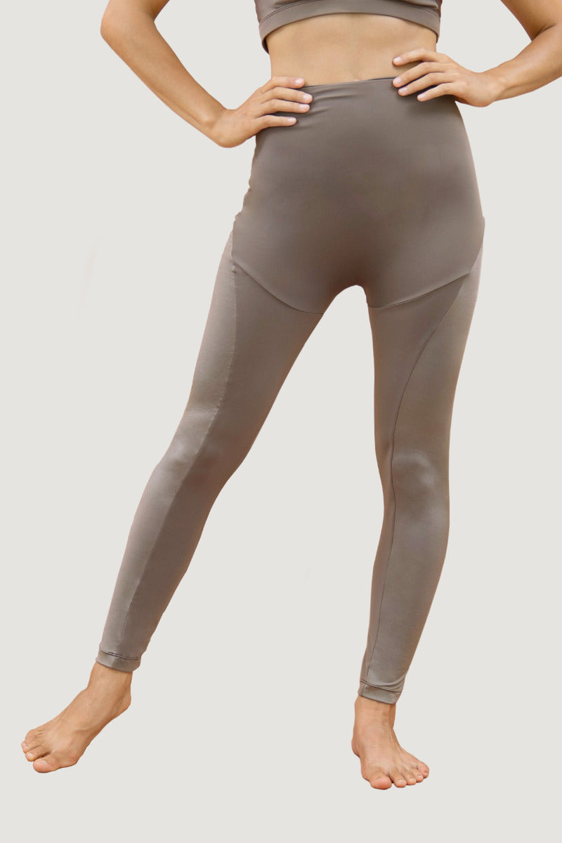 Brown leggings Stockholm ARN made from Econyl® Regenerated Nylon by 1 People