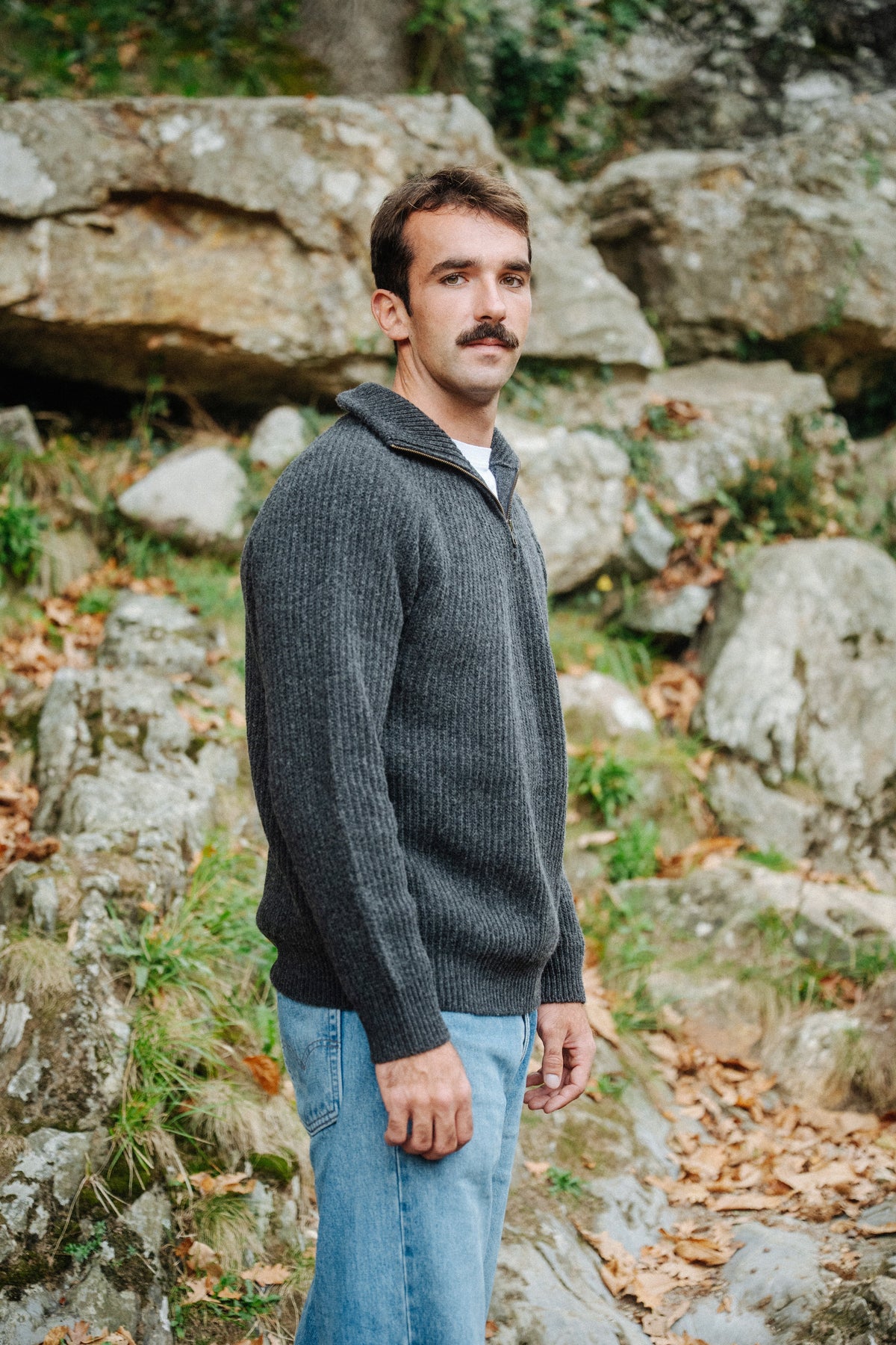 Troyer Anthrazit mit Raglan Seamless aus Merinowolle für Herren