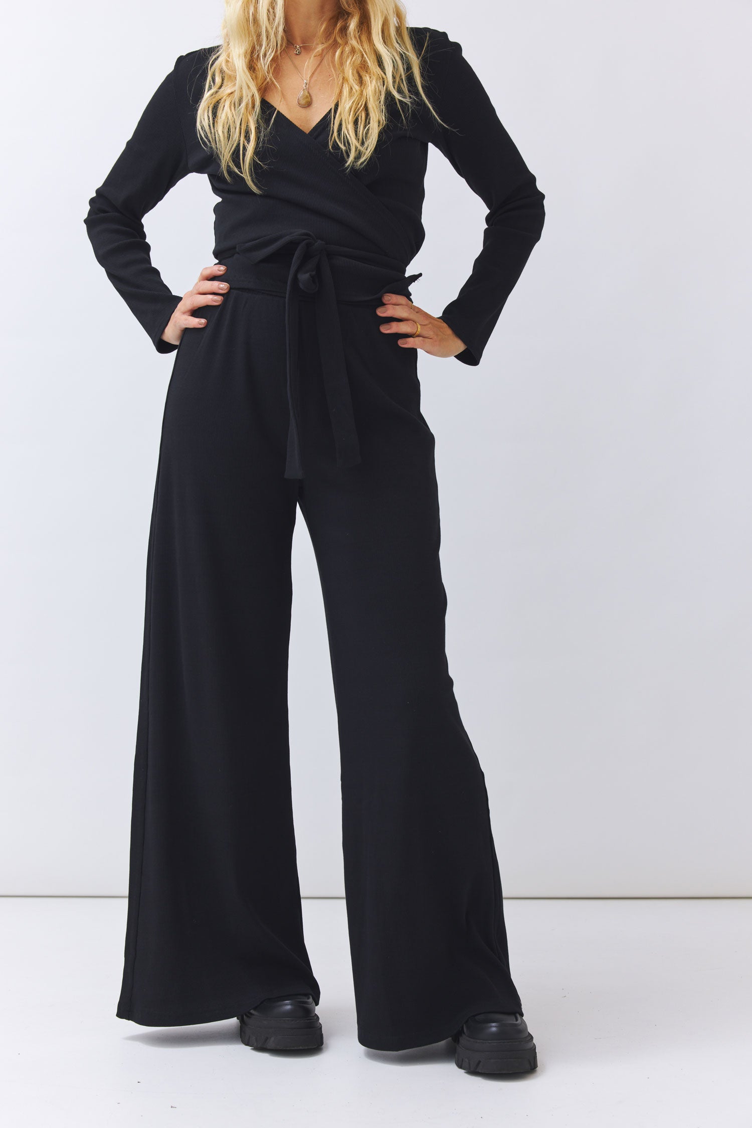 Wide Leg Pants Bessy - black aus Bio Baumwolle von BAIGE THE LABELS