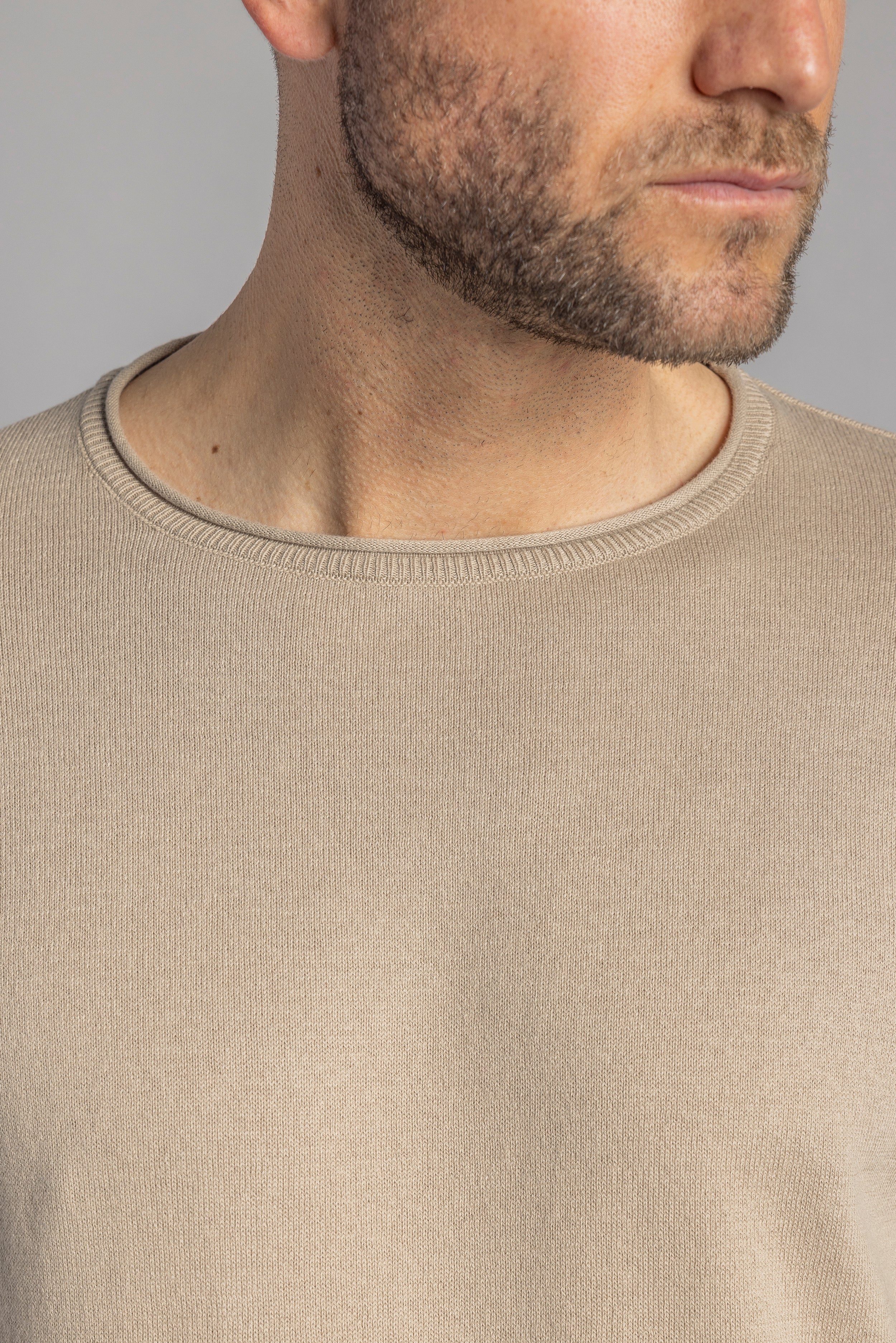 Pull beige tricoté à manches longues en coton 100% biologique de DIRTS