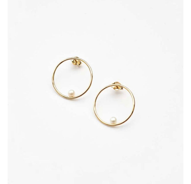 Billabong round earrings with pearl