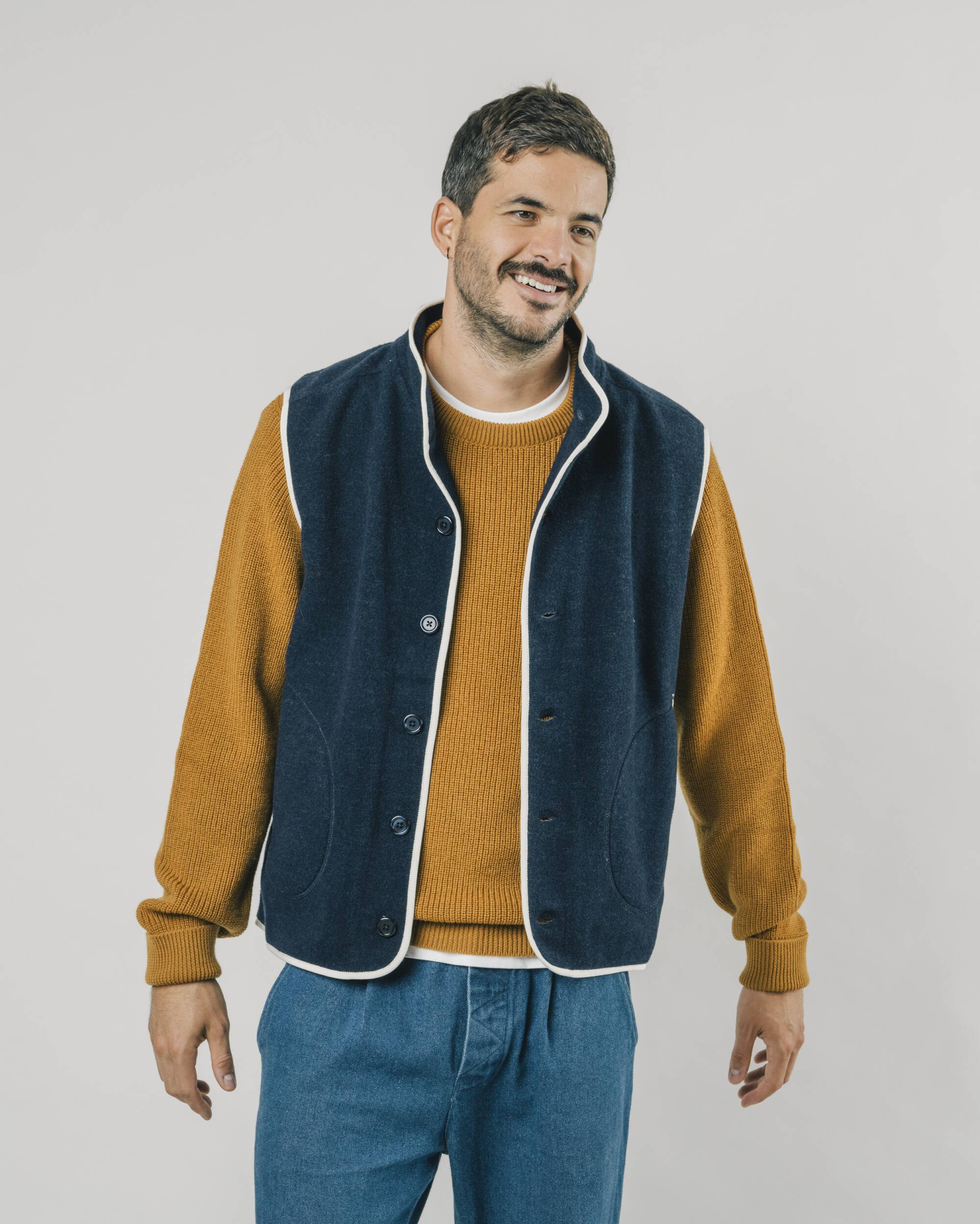 Ibuki vest in navy - blue made from 100% Italian recycled wool from Brava Fabrics
