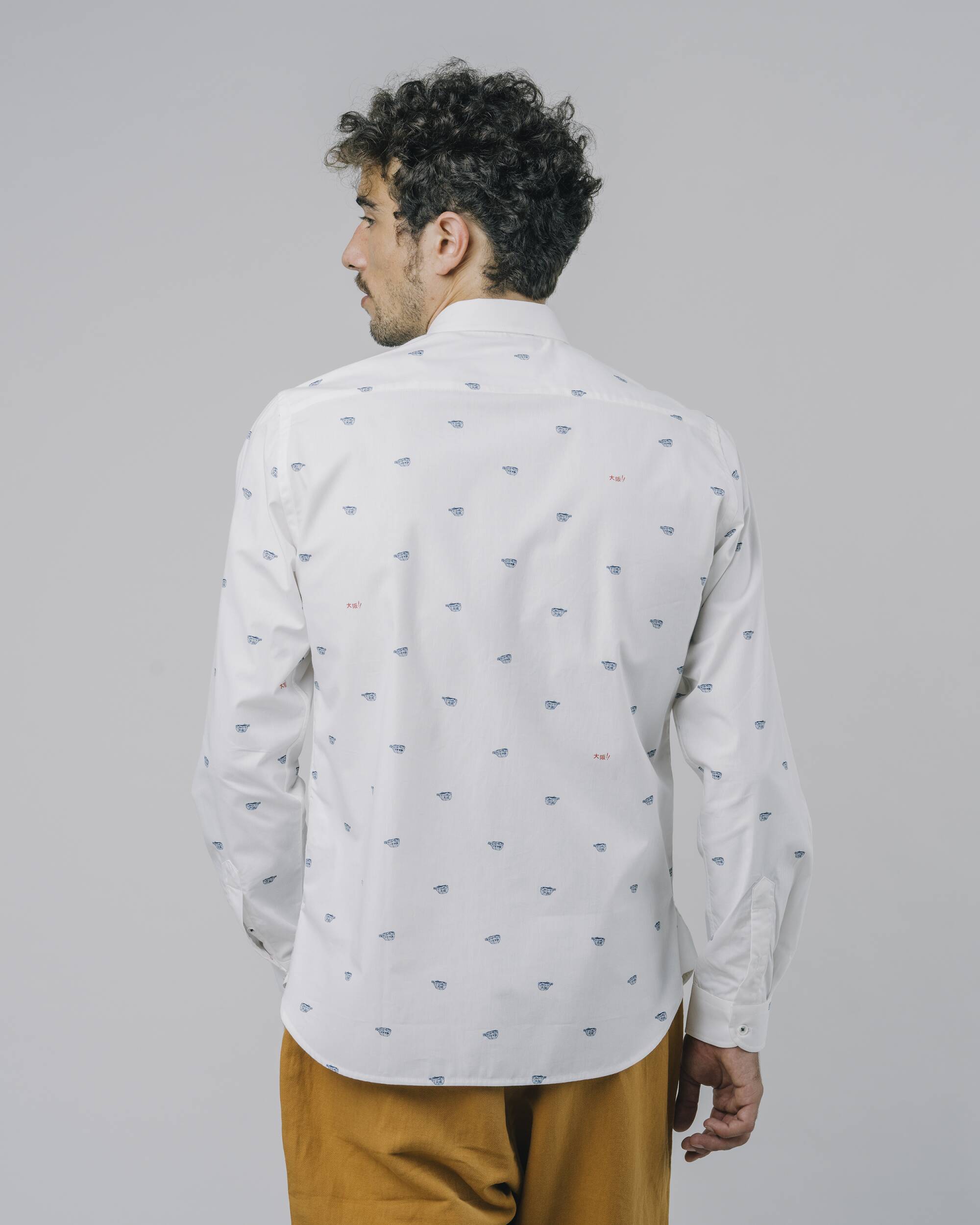 Weisses, bedrucktes, langärmliges Hemd Osaka Fugu aus 100% Bio-Baumwolle von Brava Fabrics