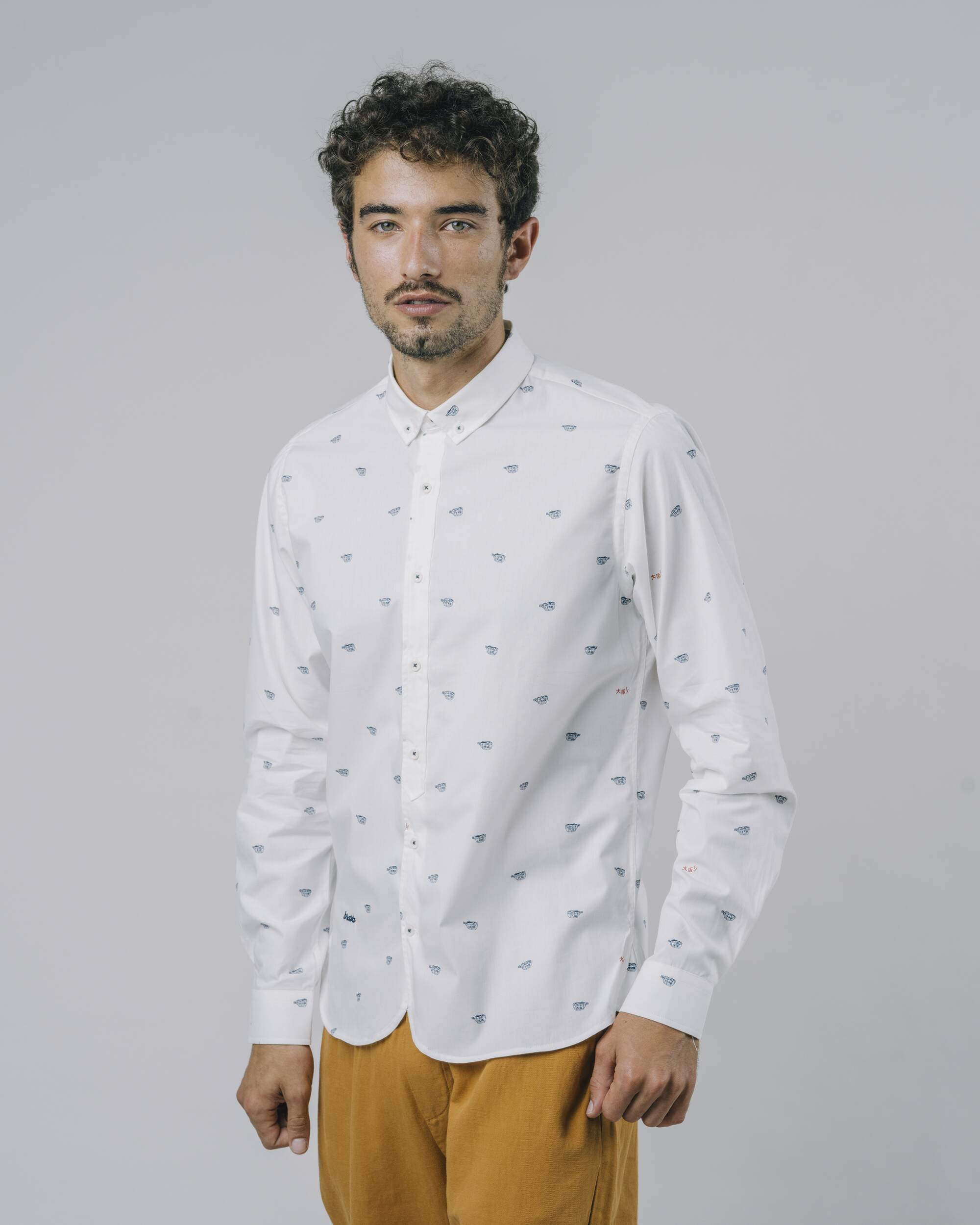 Weisses, bedrucktes, langärmliges Hemd Osaka Fugu aus 100% Bio-Baumwolle von Brava Fabrics