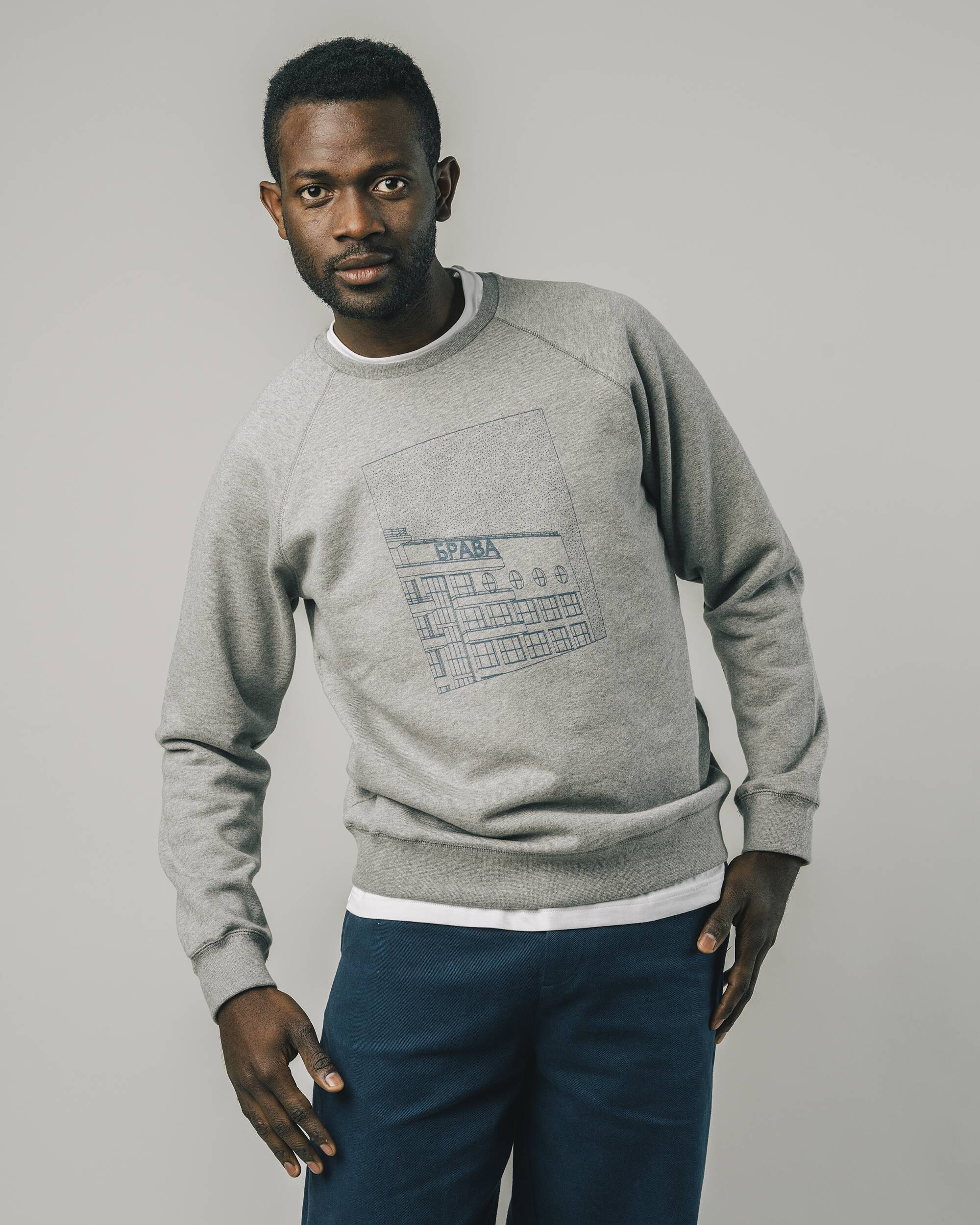 “District” sweatshirt in gray made from 100% organic cotton from Brava Fabrics