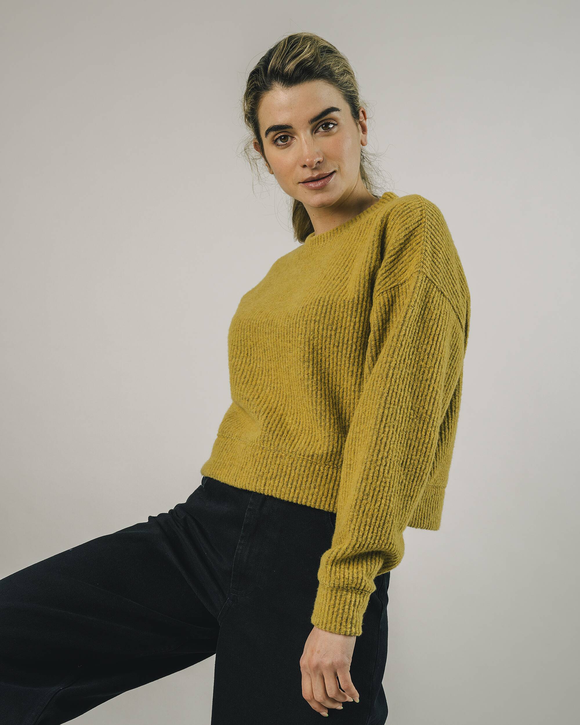 Cropped Sweatshirt in Senf - gelb aus 100% recycelten Materialien von Brava Fabrics