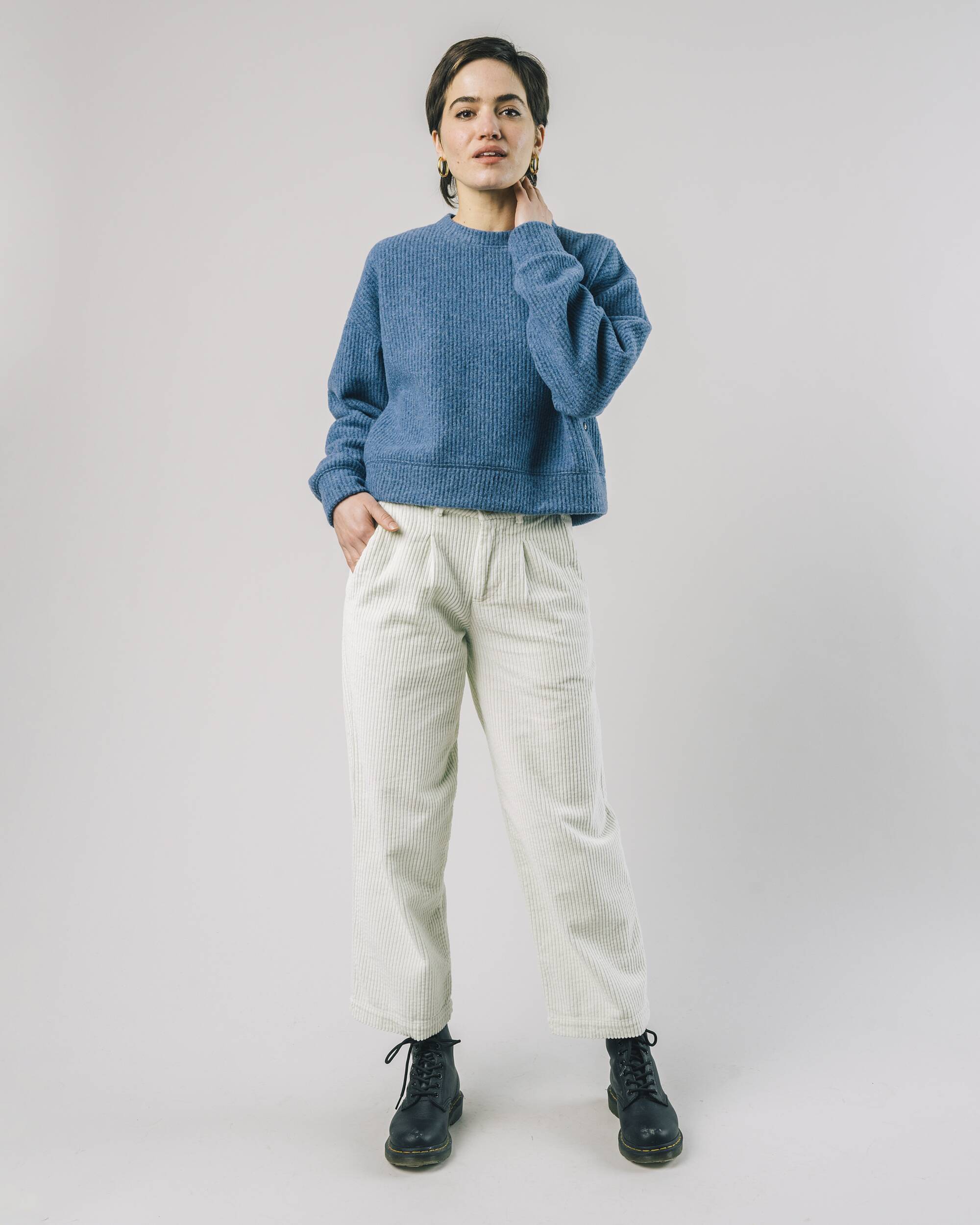 Croppped Sweater in Ocean - blau aus 100% recycelten Materialien von Brava Fabrics