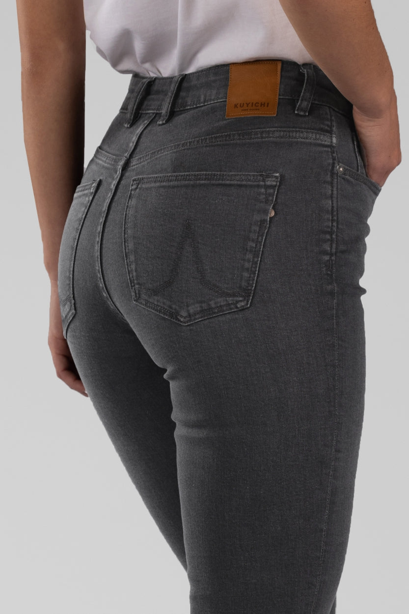 Jeans Lisette in gray as flared trousers made of organic cotton from Kuyichi