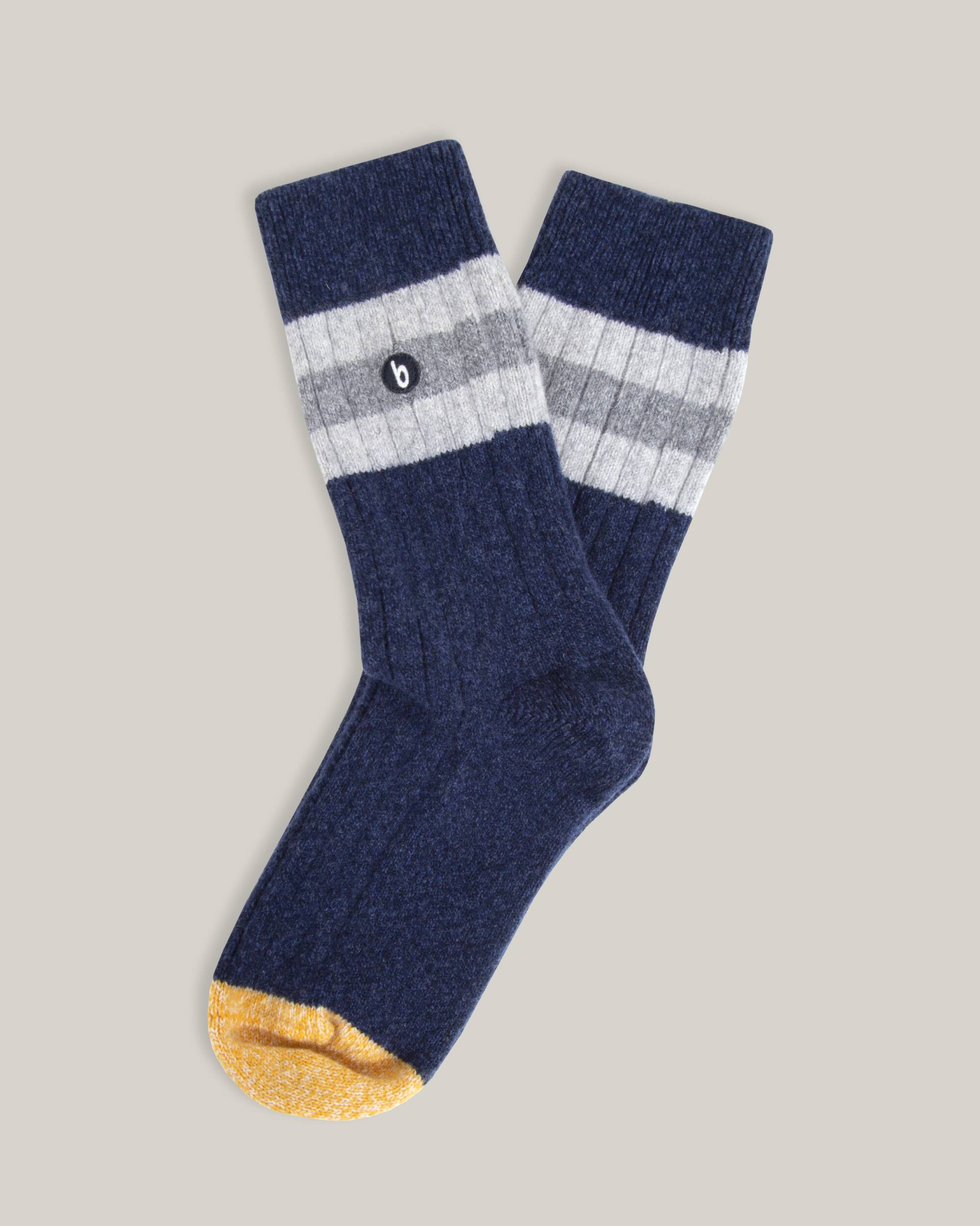 Bunte Socken aus 100% recycelter Wolle von Brava Fabrics