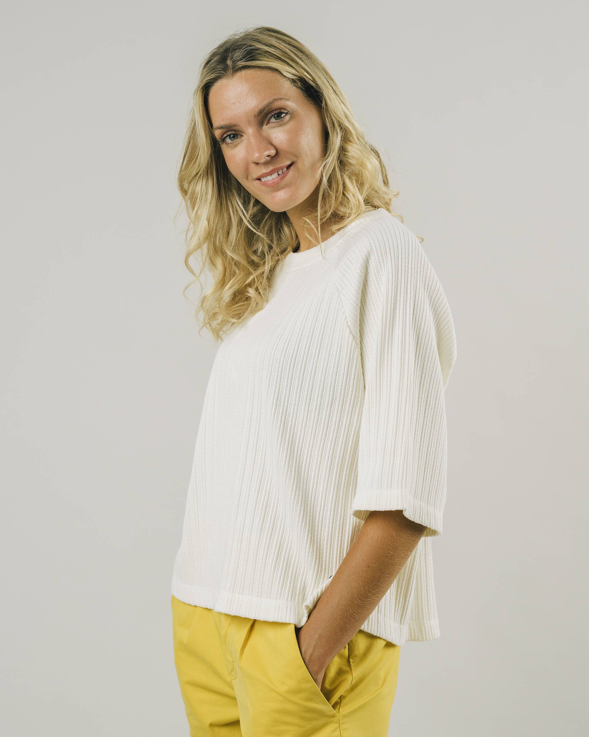 White, short-sleeved sweater Cala made of organic cotton from Brava Fabrics