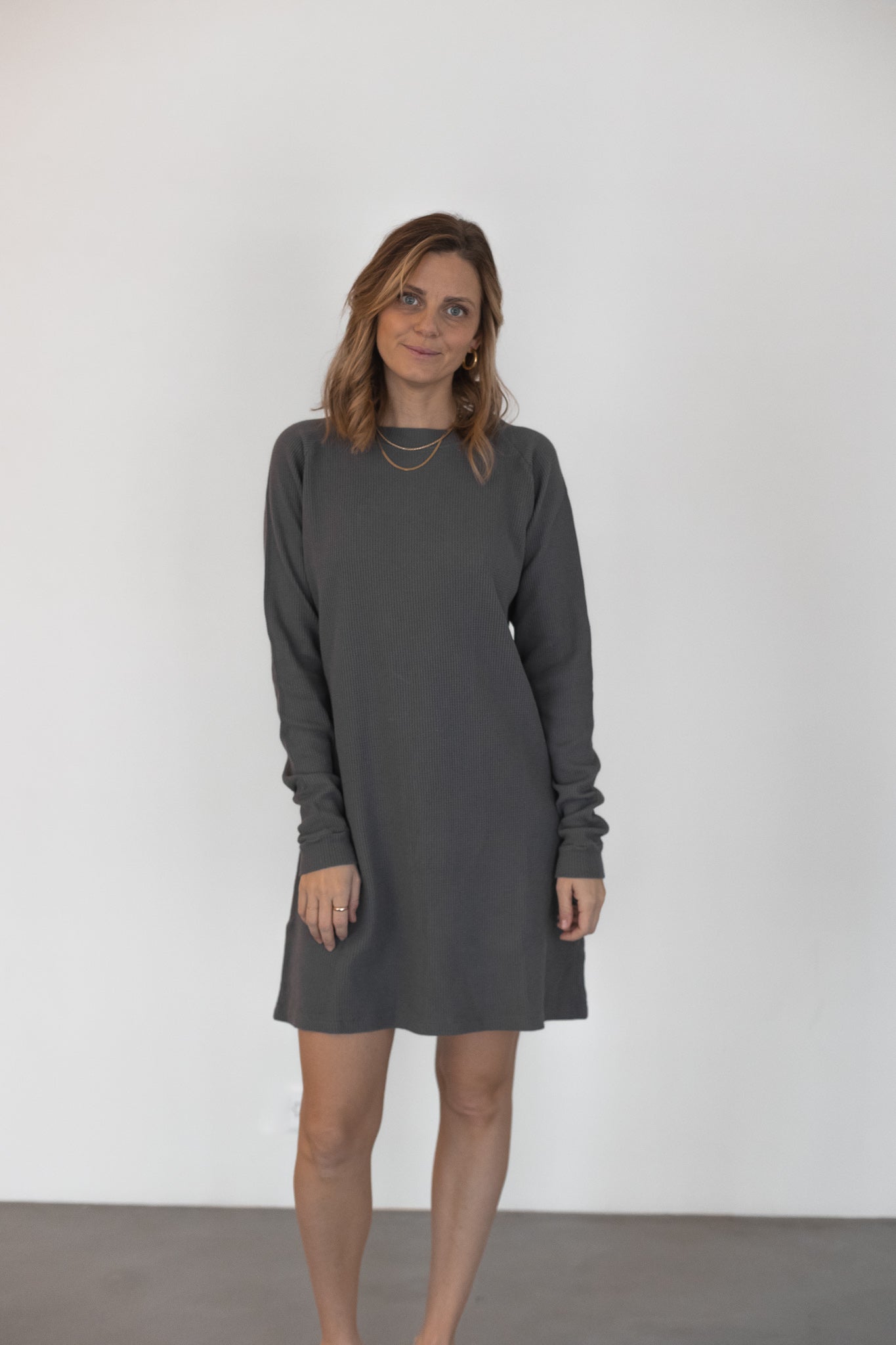 Graues Kleid AYANA aus 100% Bio-Baumwolle von Pura Clothing
