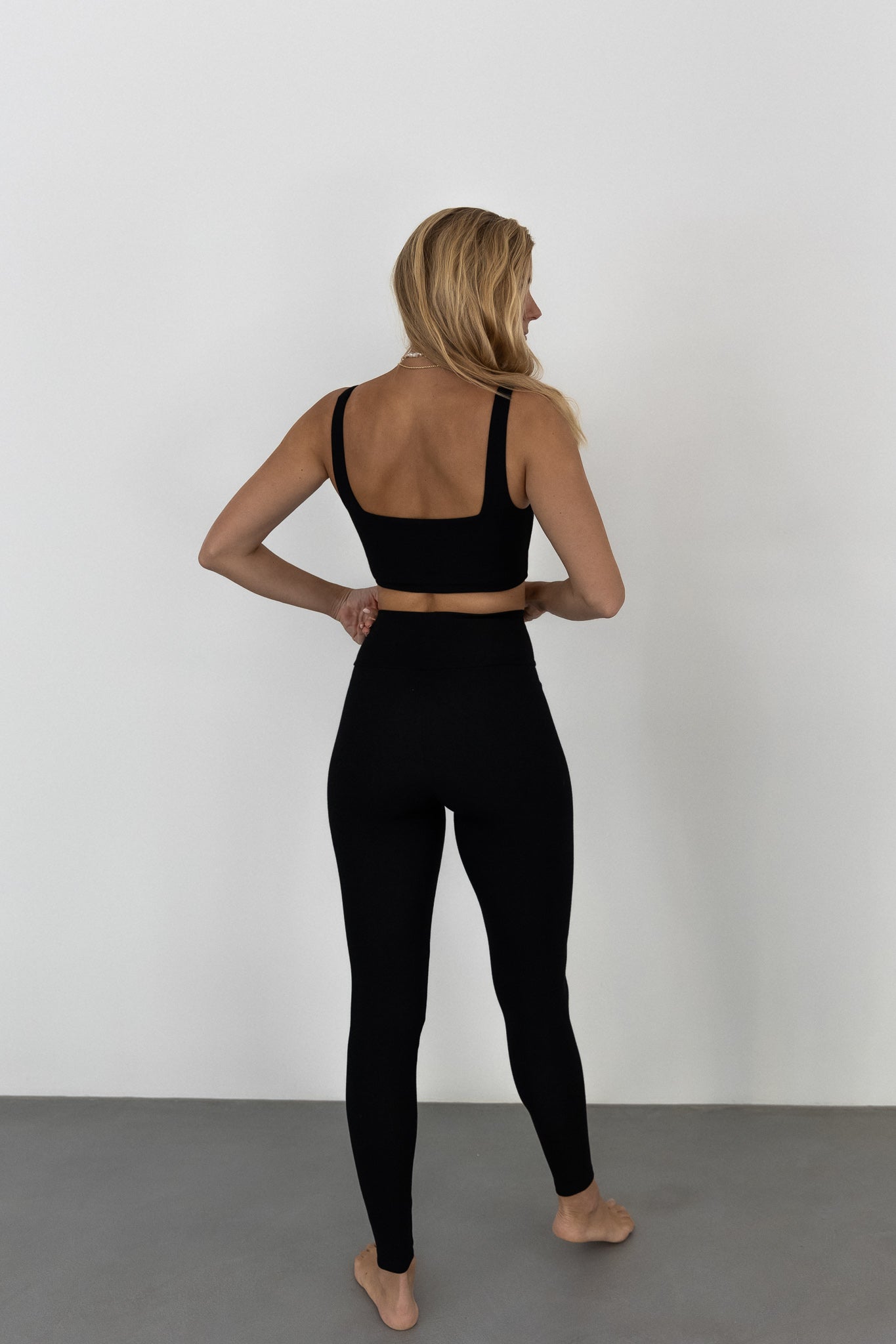 Black MOLY leggings made of Tencel from PURA Clothing 