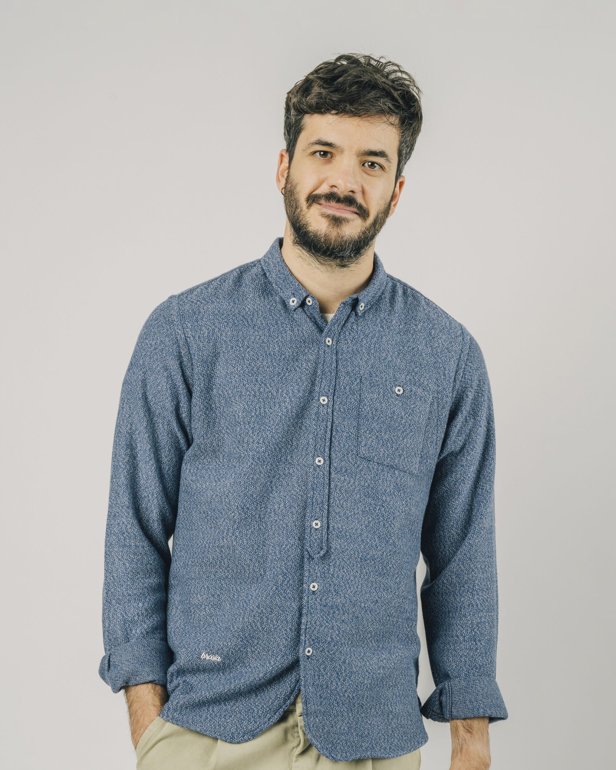 Blaues, langärmliges Hemd Nuuk aus 100% Bio-Baumwolle von Brava Fabrics