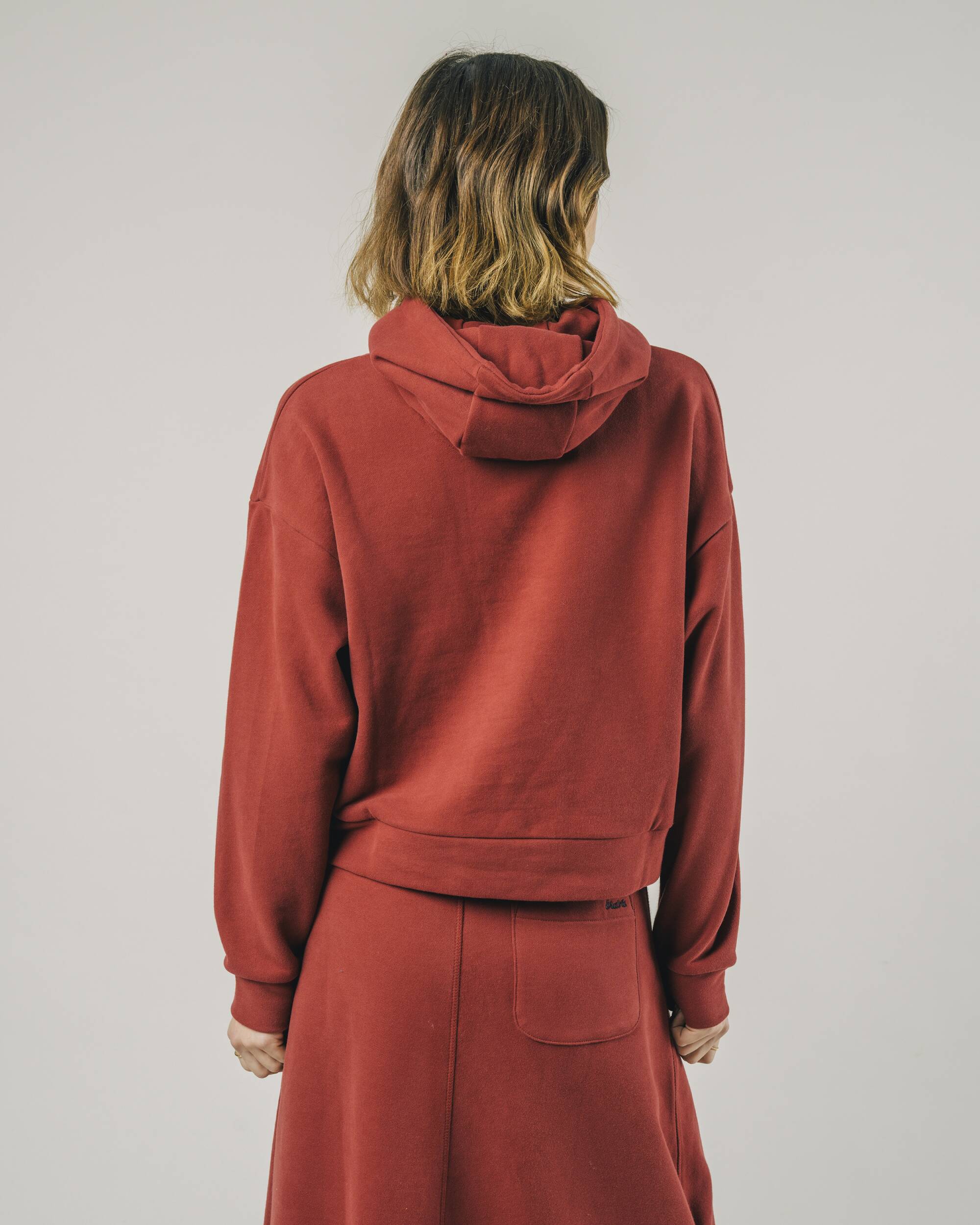 Red cropped sweater made of organic cotton from Brava Fabrics