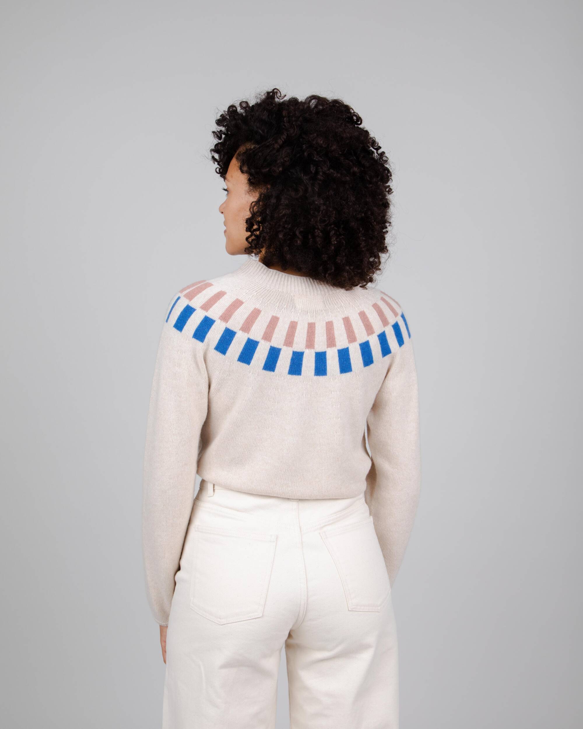 Bunter Sweater Cube Jacquard aus recycelte Wolle von Brava Fabrics