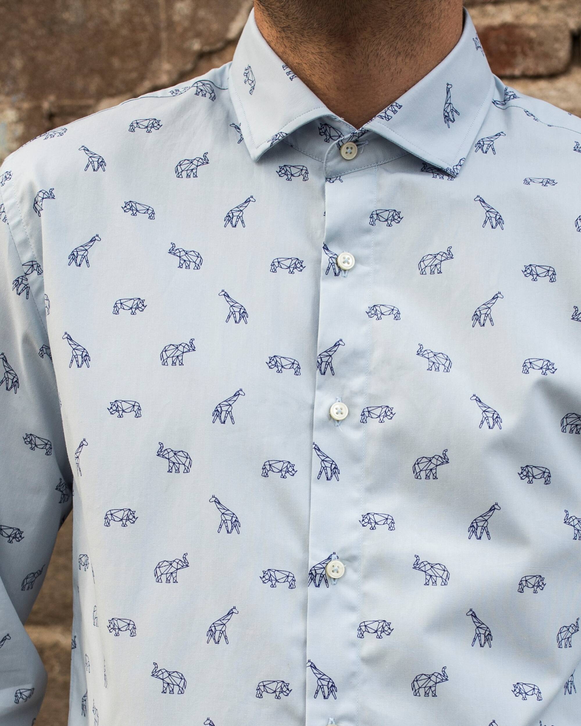 Hemd "The Future To Savannah" in hell - blau mit tollem Druch aus 100% Bio - Baumwolle von Brava Fabrics