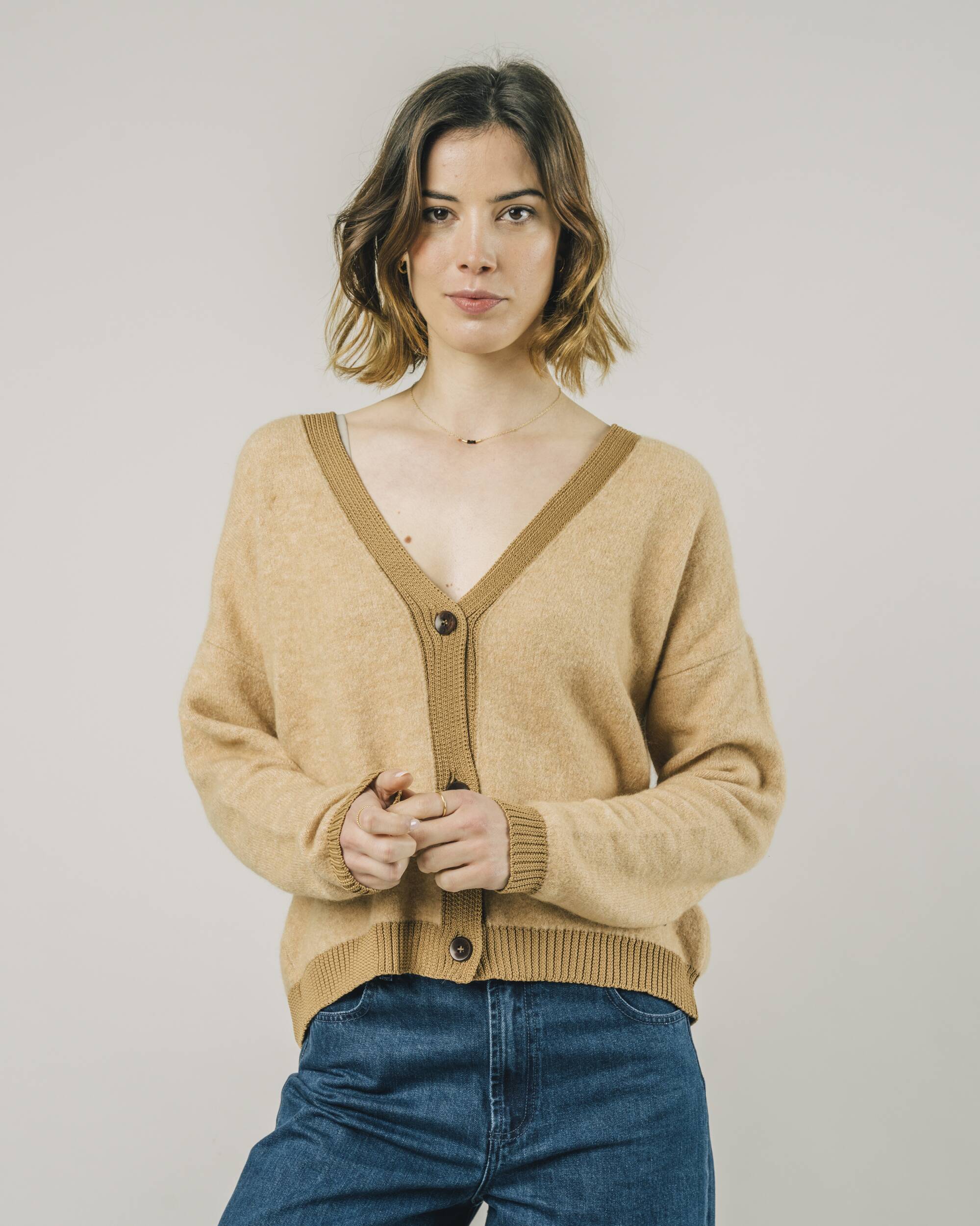 Beige cardigan Contrast made from recycled wool from Brava Fabrics