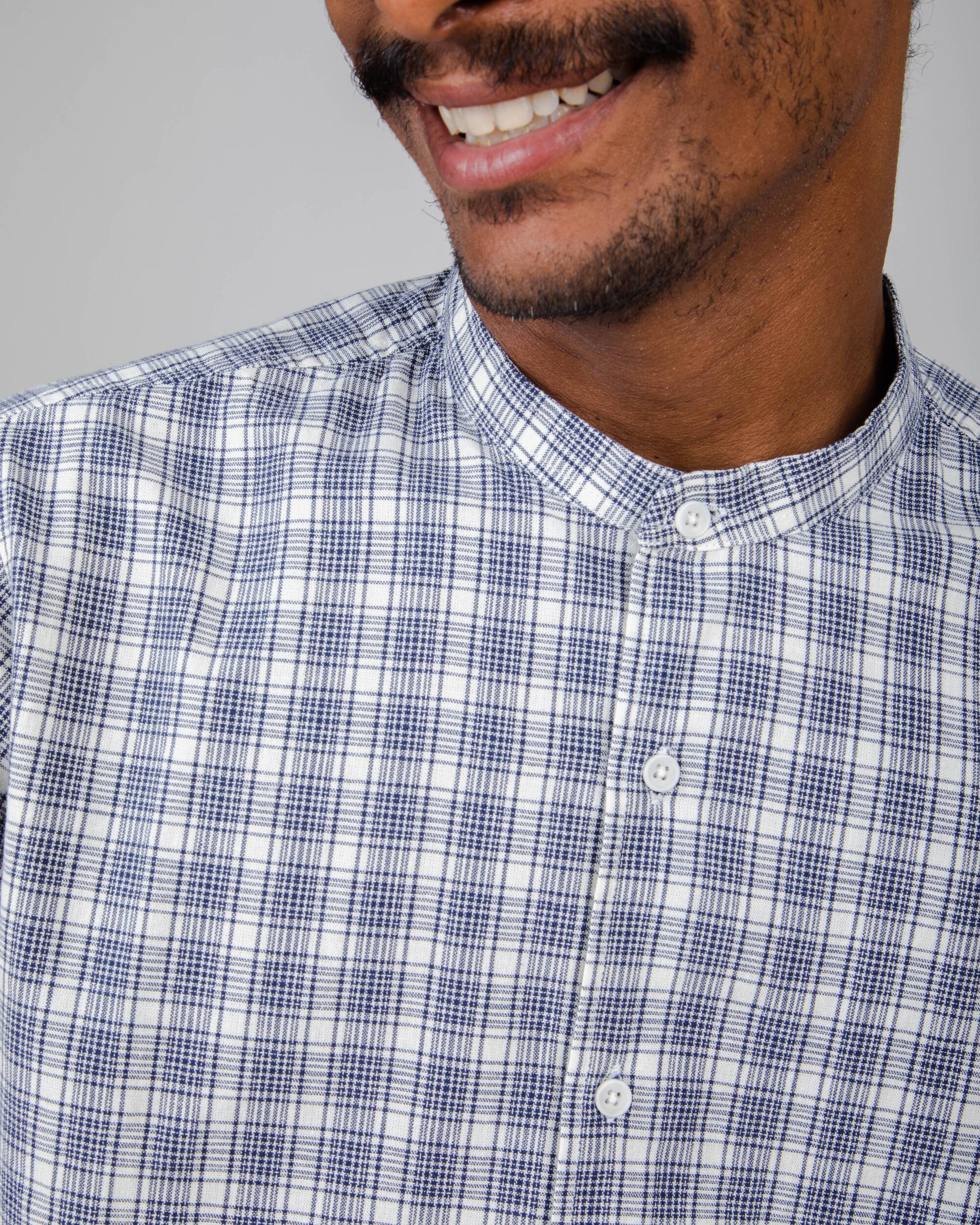 Blaues, langärmliges, kariertes Hemd Check Mao aus 100% Bio-Baumwolle von Brava Fabrics