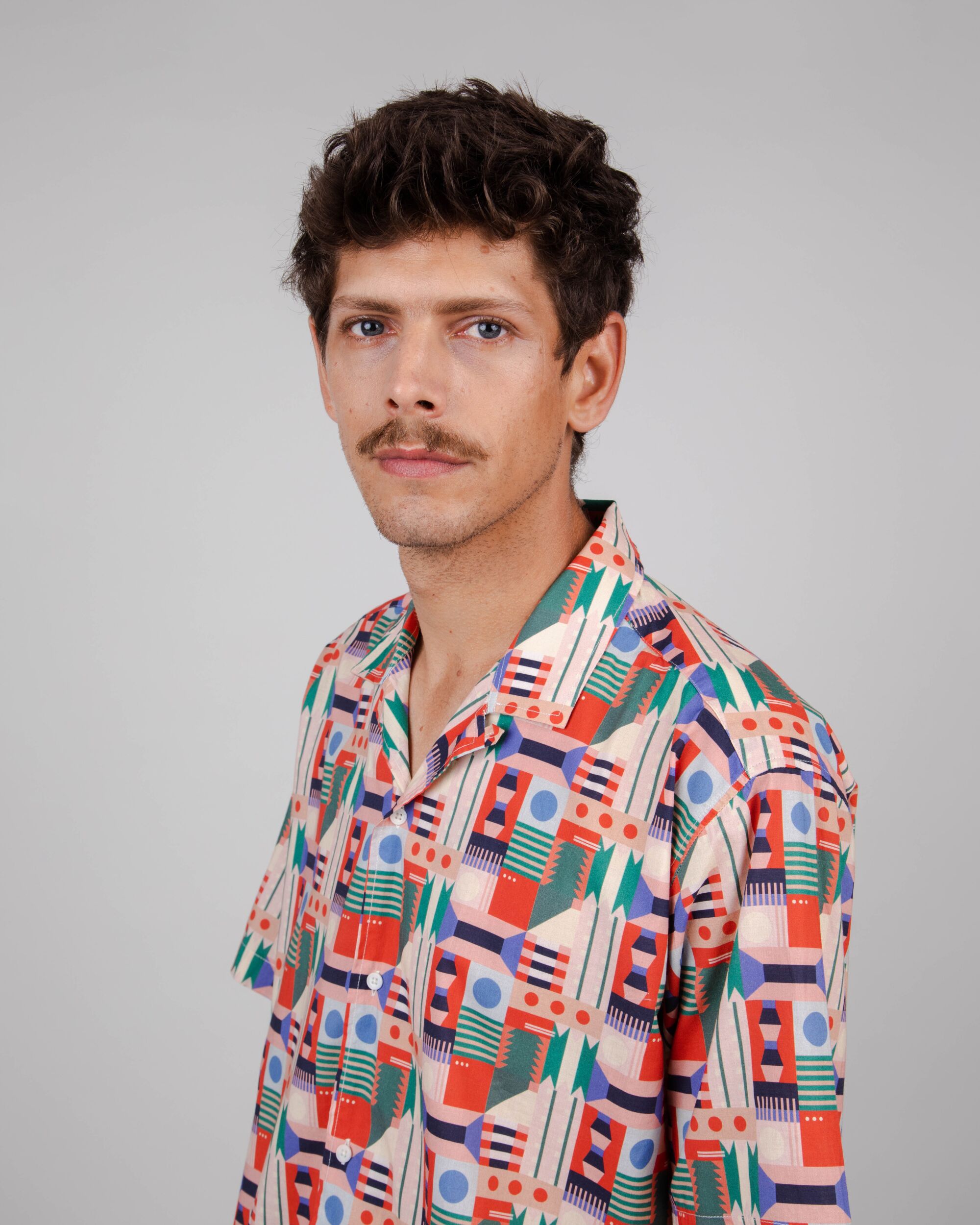 Colorful, short-sleeved Artisan Aloha shirt made from organic cotton from Brava Fabrics