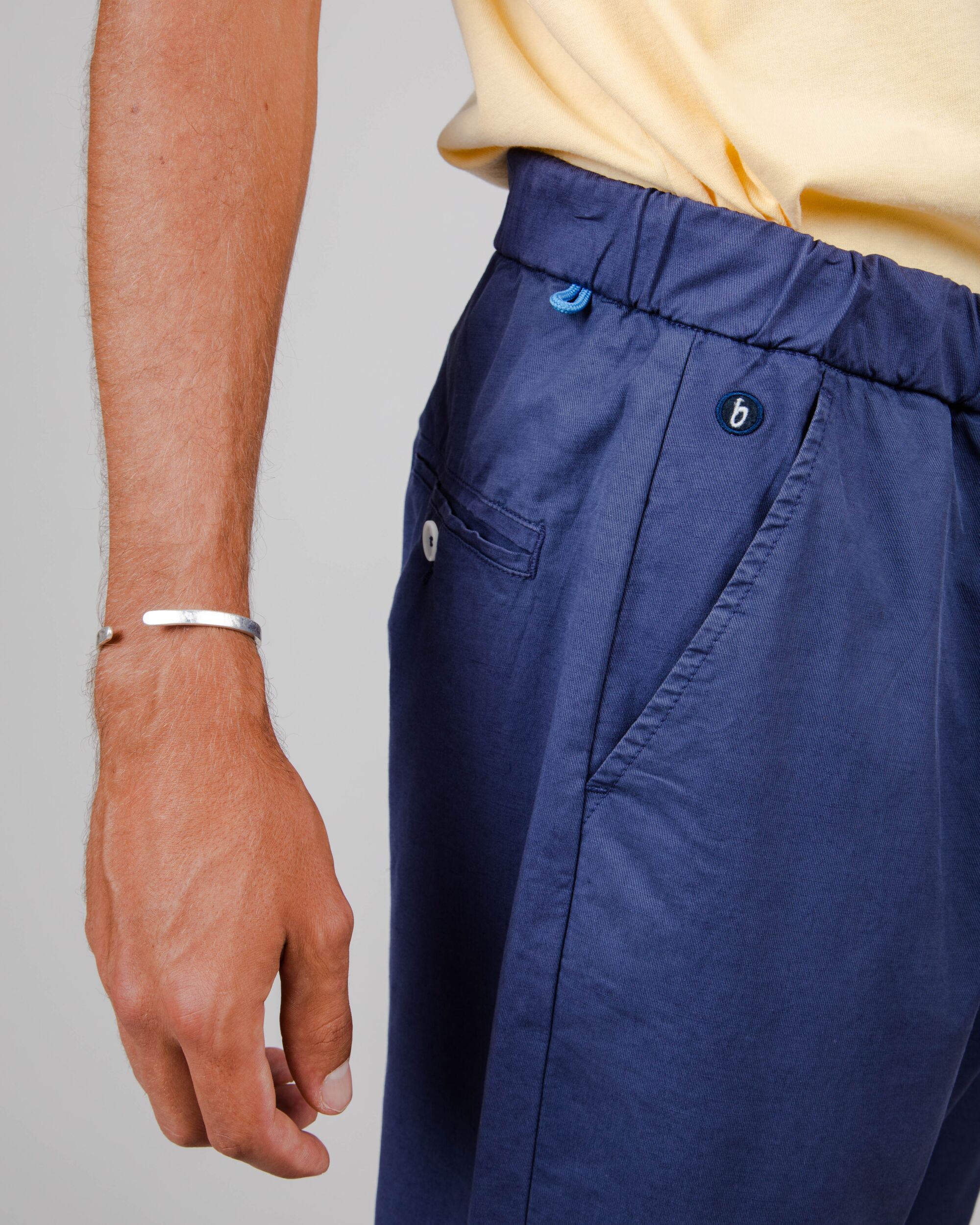 Pantalon oversize bleu foncé en coton biologique de Brava Fabrics