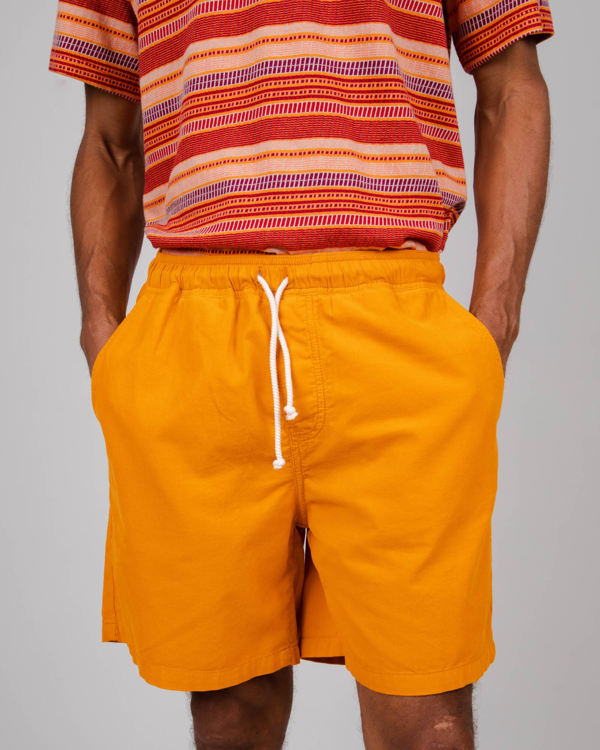 Orangene Shorts Baby Cord aus 100% Bio-Baumwolle von Brava Fabrics