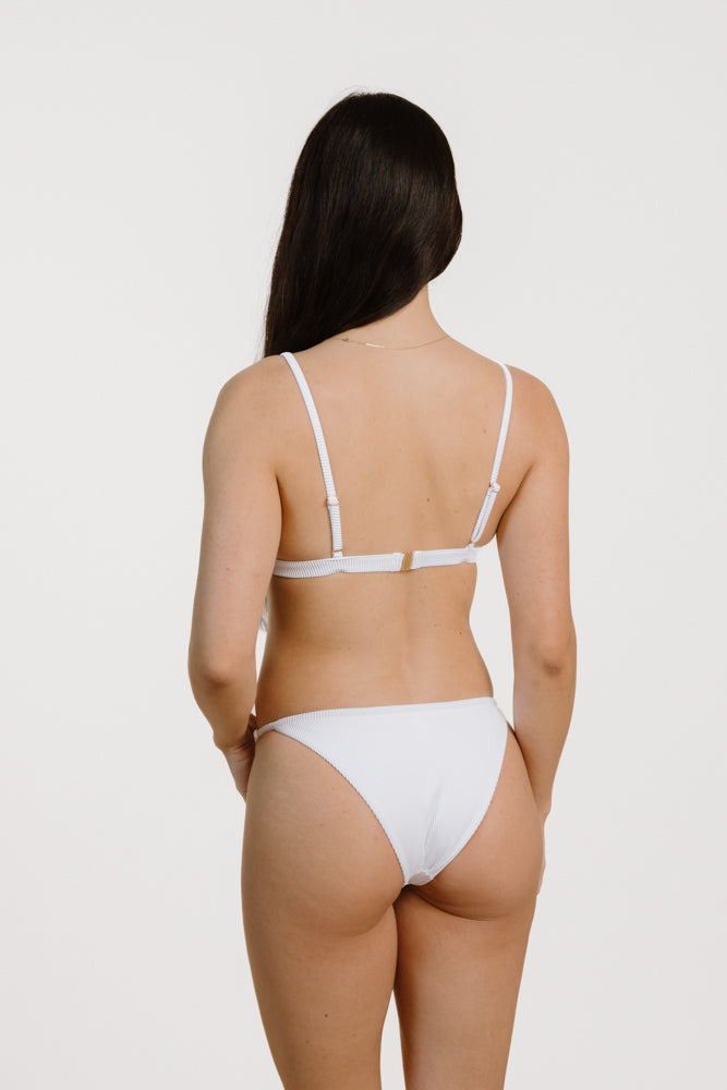 Weisses Bikini Unterteil MARA aus recyceltem Polyamid von PURA Clothing