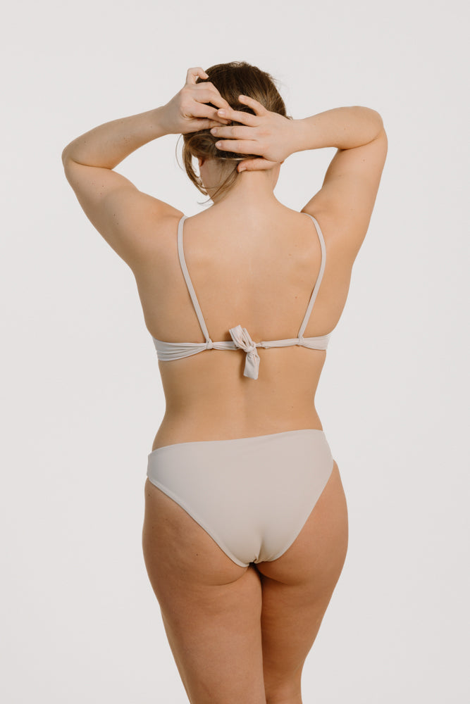 Powder-colored bikini bottom ELLA made from recycled polyamide from Pura Clothing