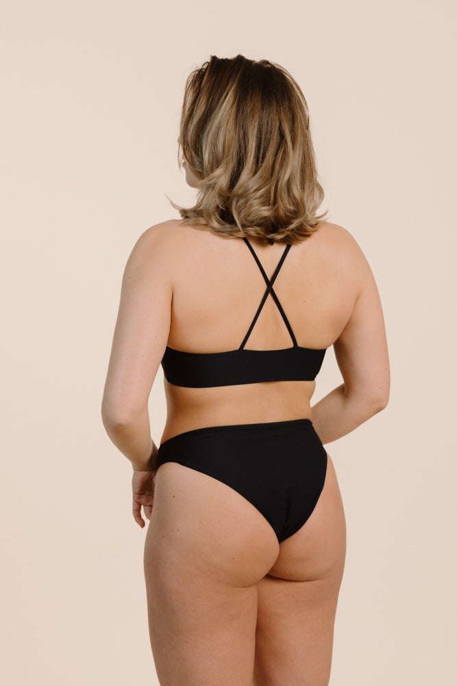 Black bikini bottom WANNAKA made of bio-based polyamide from PURA Clothing 