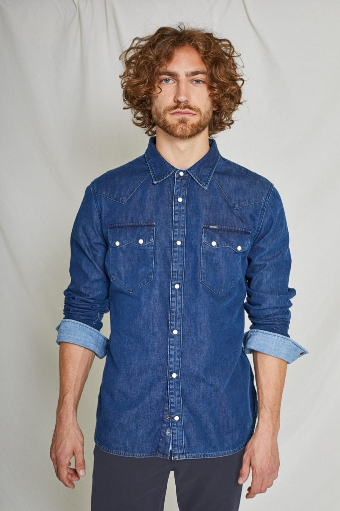 Dark blue denim shirt Sawtooth made from 100% organic cotton by Kuyichi